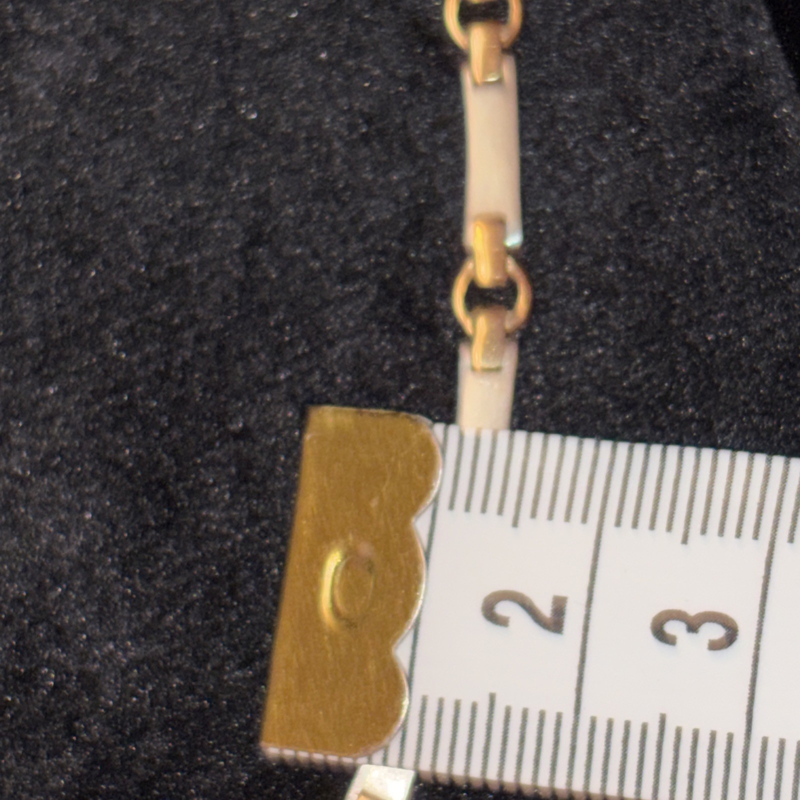 9 Carat Gold Fancy Link Yellow And White Gold Necklace And Bracelet Set 29.11 G