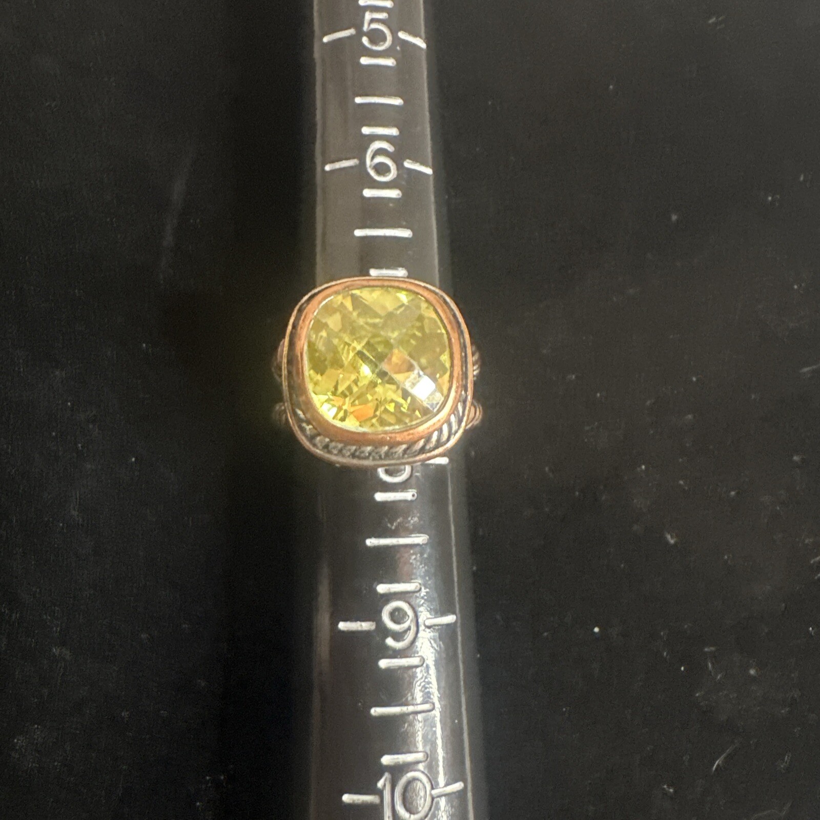 Vtg Chartreuse Fauceted Faux Citrine Rounded SQUARE Ring Sz 7.5” Brass Tone Read