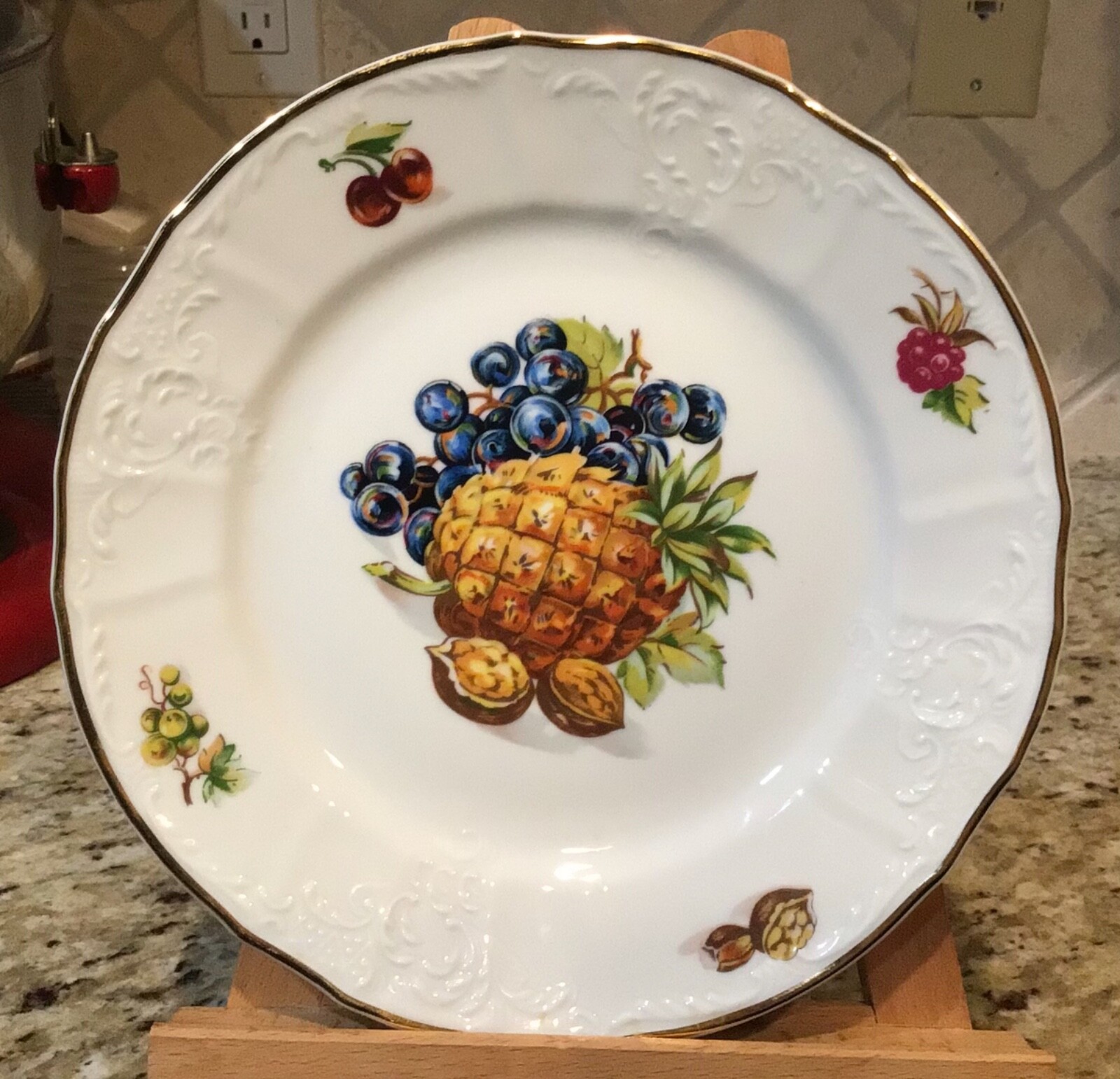 Bernadotte Porcelaine Fine De Boheme PINEAPPLE BERRIES WALNUT Decorative Plate