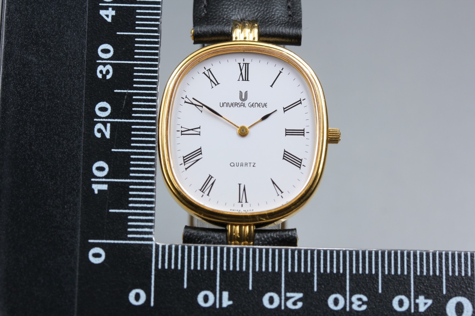 [N MINT] Vintage UNIVERSAL GENEVE 533.112 Gold Roman Oval Quartz Mens 27mm Watch