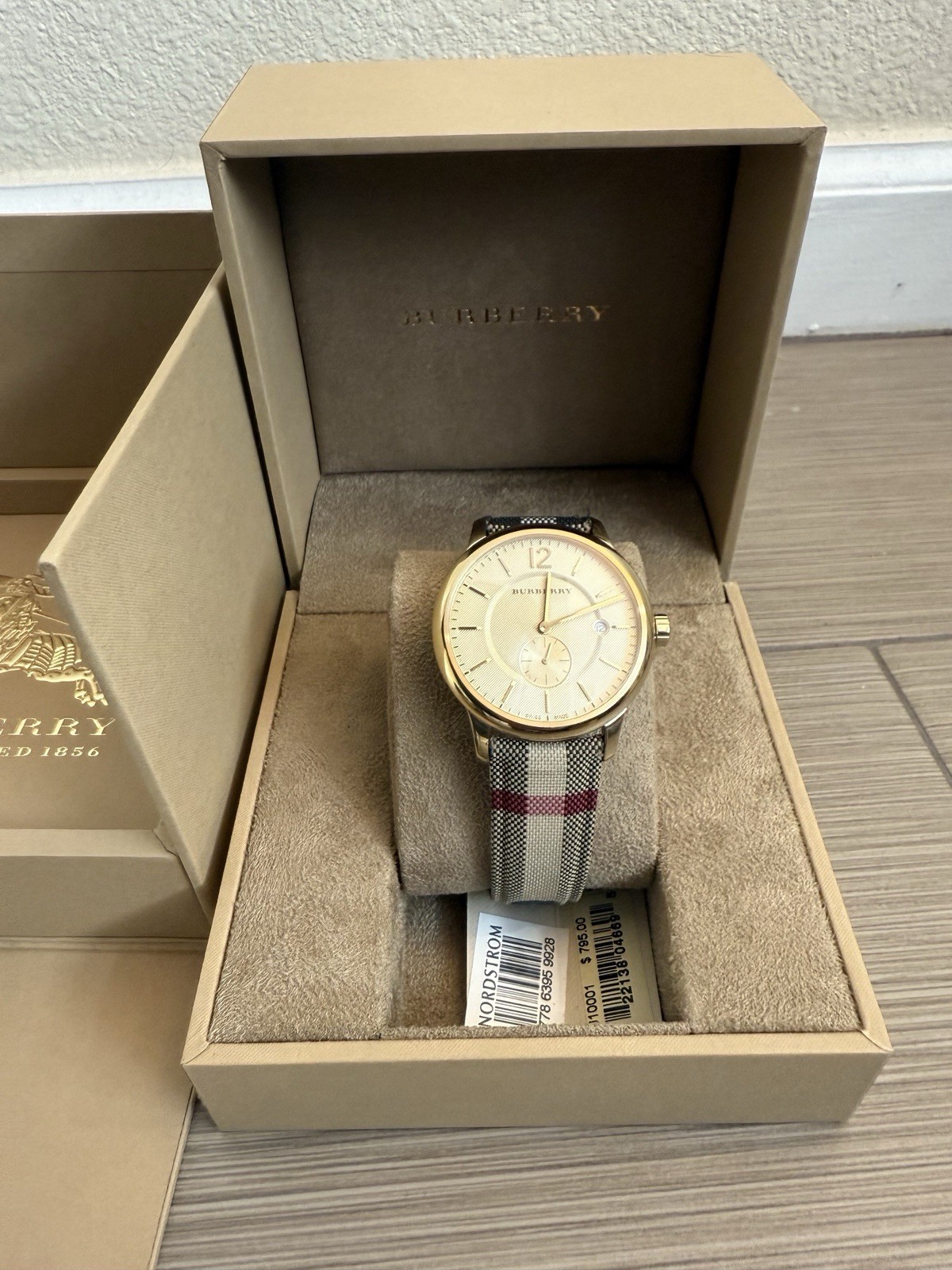Burberry BU10001 Gold Men’s Classic Horseferry Check Watch
