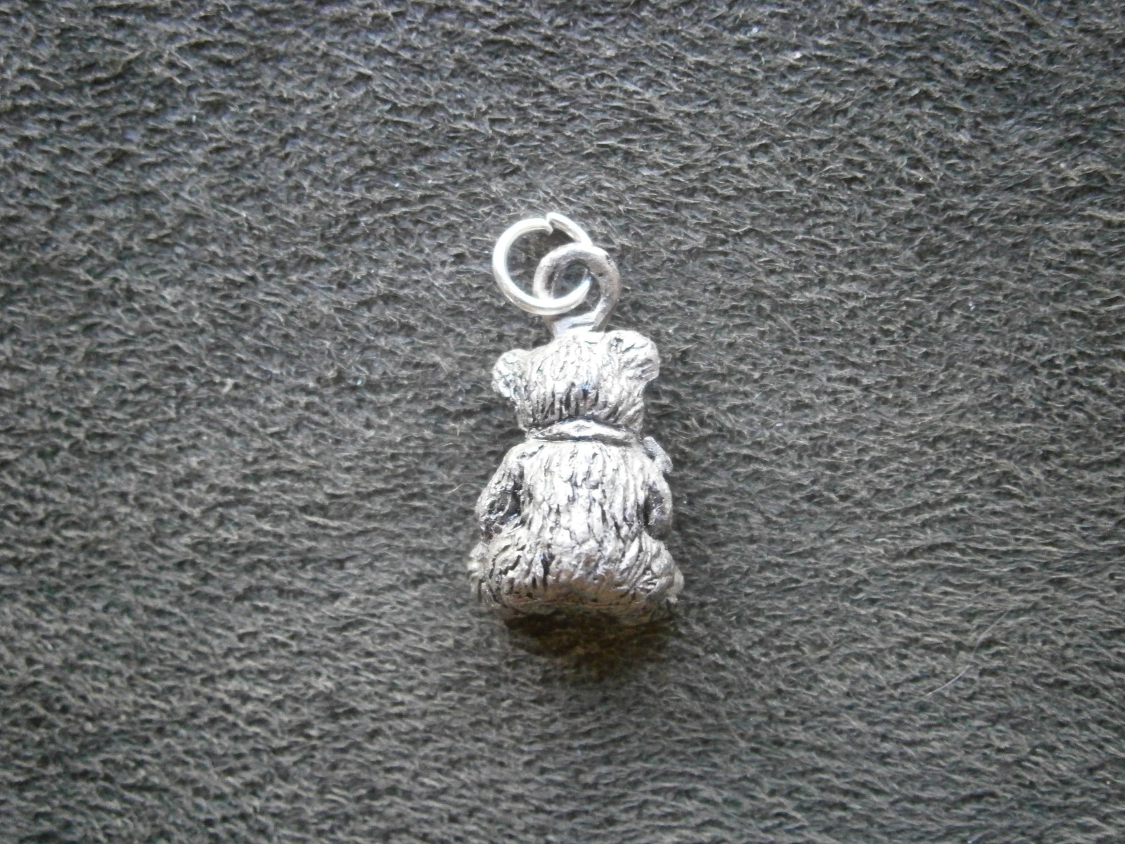 Seated Teddy Bear Detailed Vintage Dark Silvertone Charm Pendant 4.0g