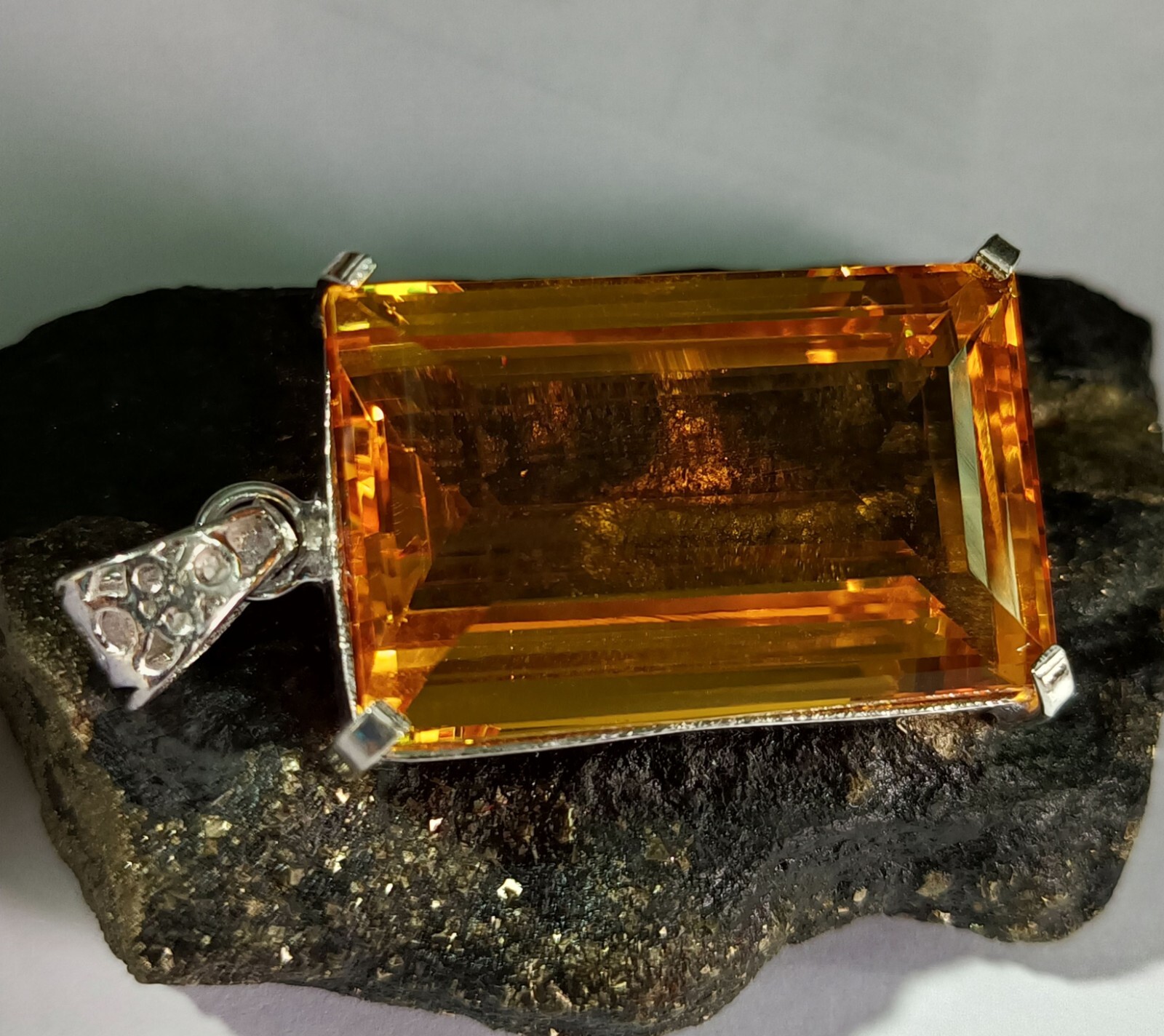 Certified Natural 100 Ct Brazilian Emerald Yellow Topaz Pendant Loose Gemstone