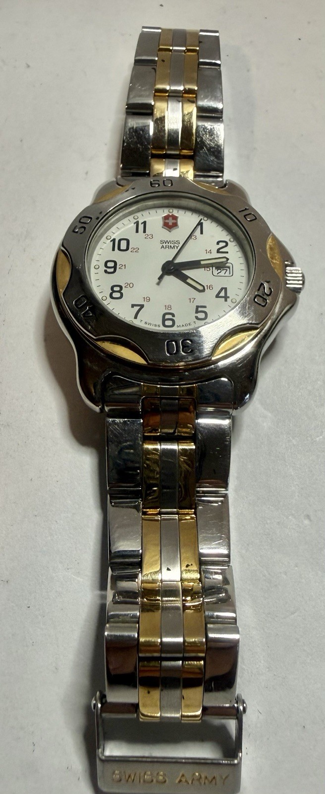 VINTAGE QUARTZ WOMENS AUTHENTIC SWISS ARMY DATE WRISTWATCH FRESH BATTERY