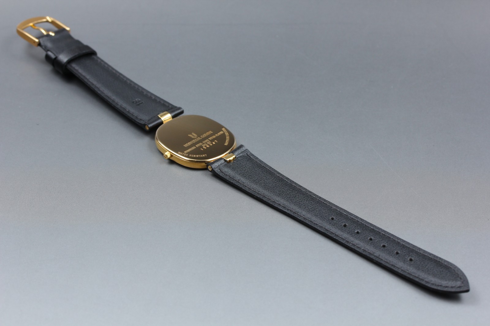 [N MINT] Vintage UNIVERSAL GENEVE 533.112 Gold Roman Oval Quartz Mens 27mm Watch