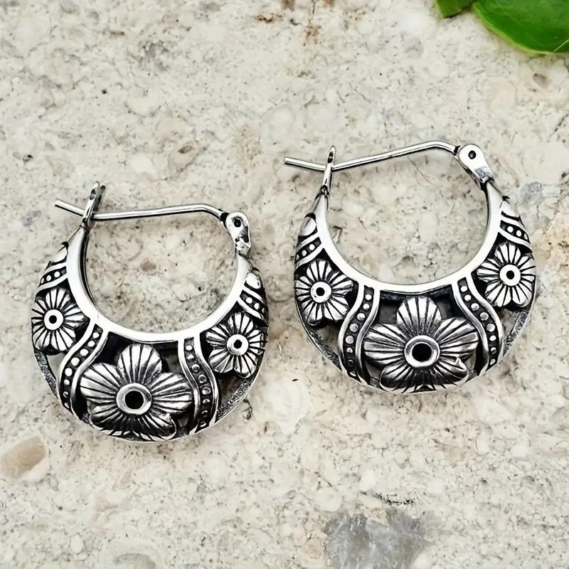 Women’s Retro Ear buckle Hollow Carved Pendant Earrings Bohemian Jewelry Alloy