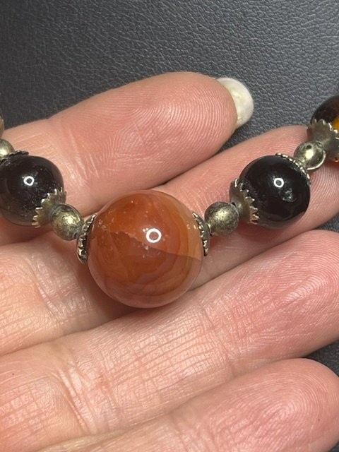 B6669 VTG Multi-Color agate Bead Necklace 17″ Central Carnelian Silver Tone Boho