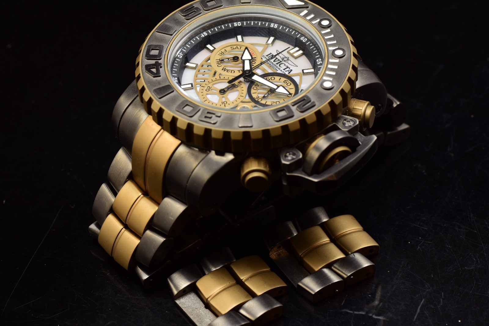 Invicta Artist Bone Collector Ladies Skull Swiss Stainless Steel Watch RARE