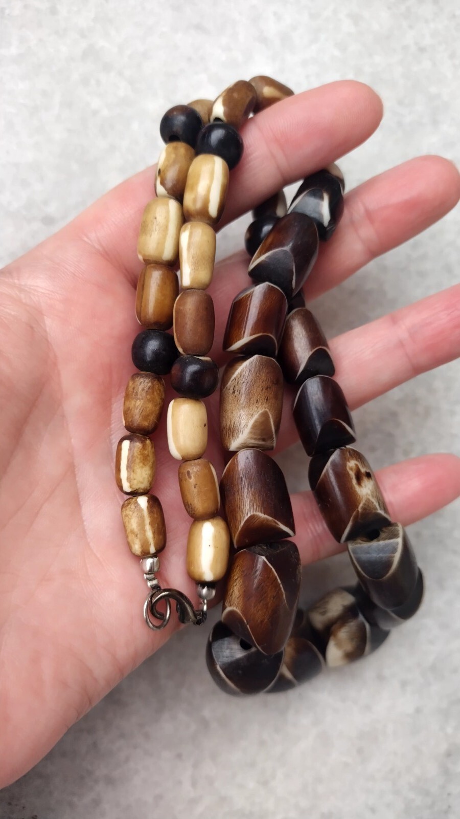Beautiful vintage plastic necklace