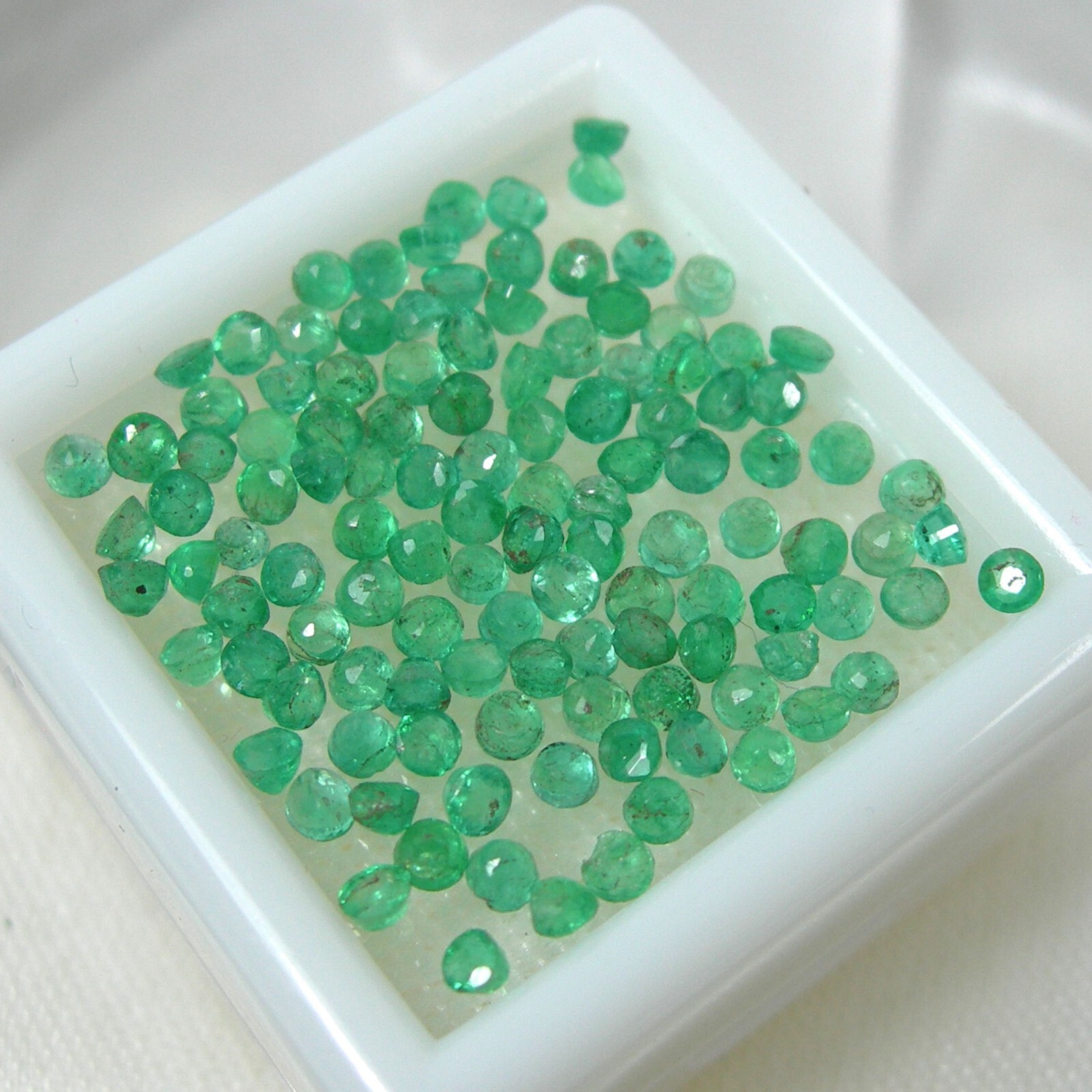 Qty 10 Round 2.0 mm Mixed Green Natural Emerald Gemstone 0.43 – 0.46 carat