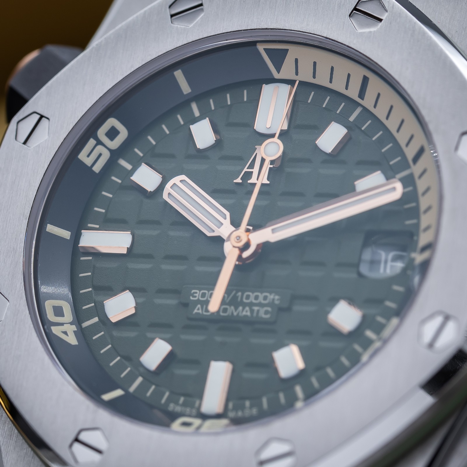 Audemars Piguet Royal Oak Offshore Diver Steel Green 42mm 15720ST Full Set