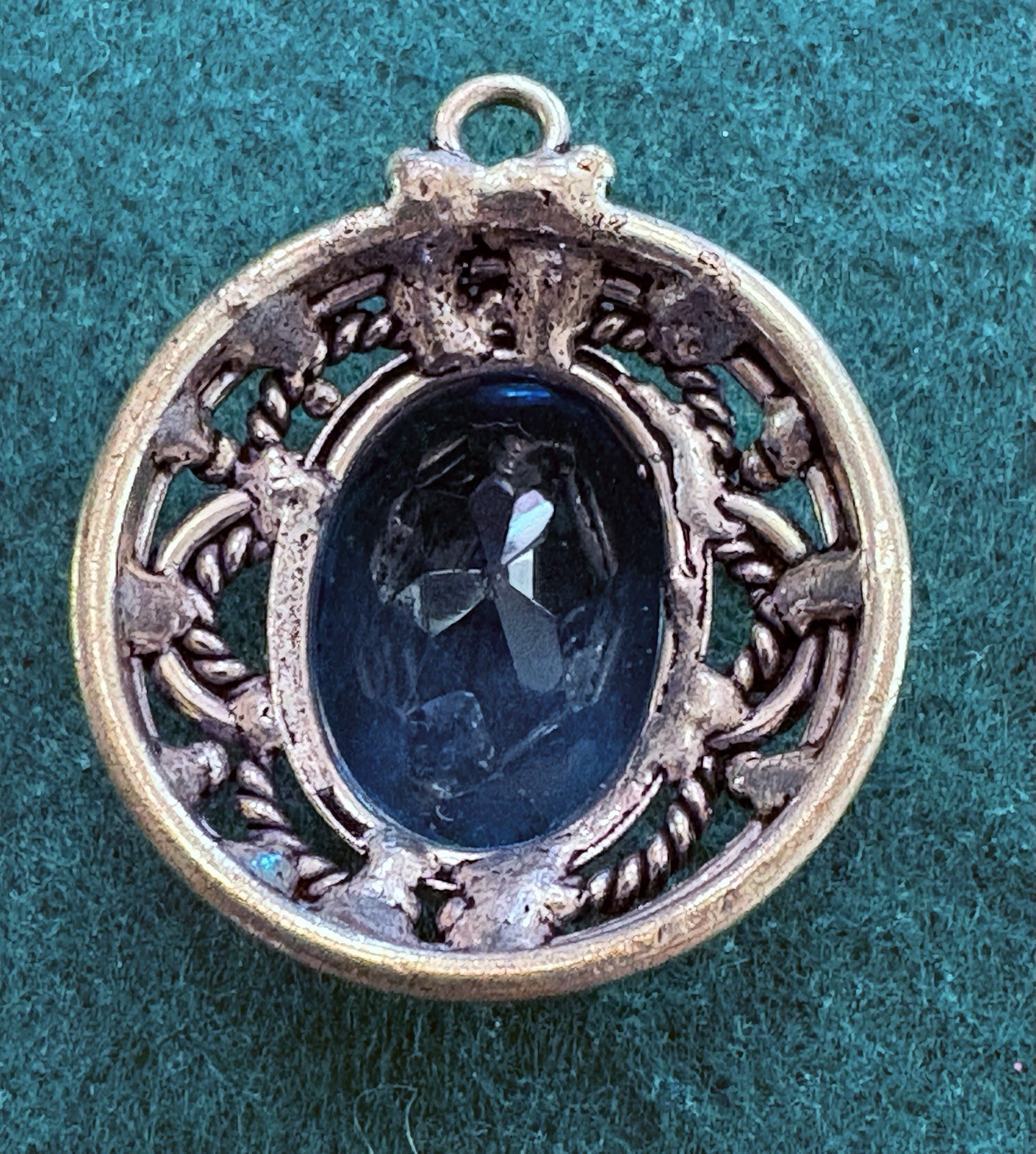 Vintage Beautiful Silver Tone Rhinestone Necklace Blue Center Stone