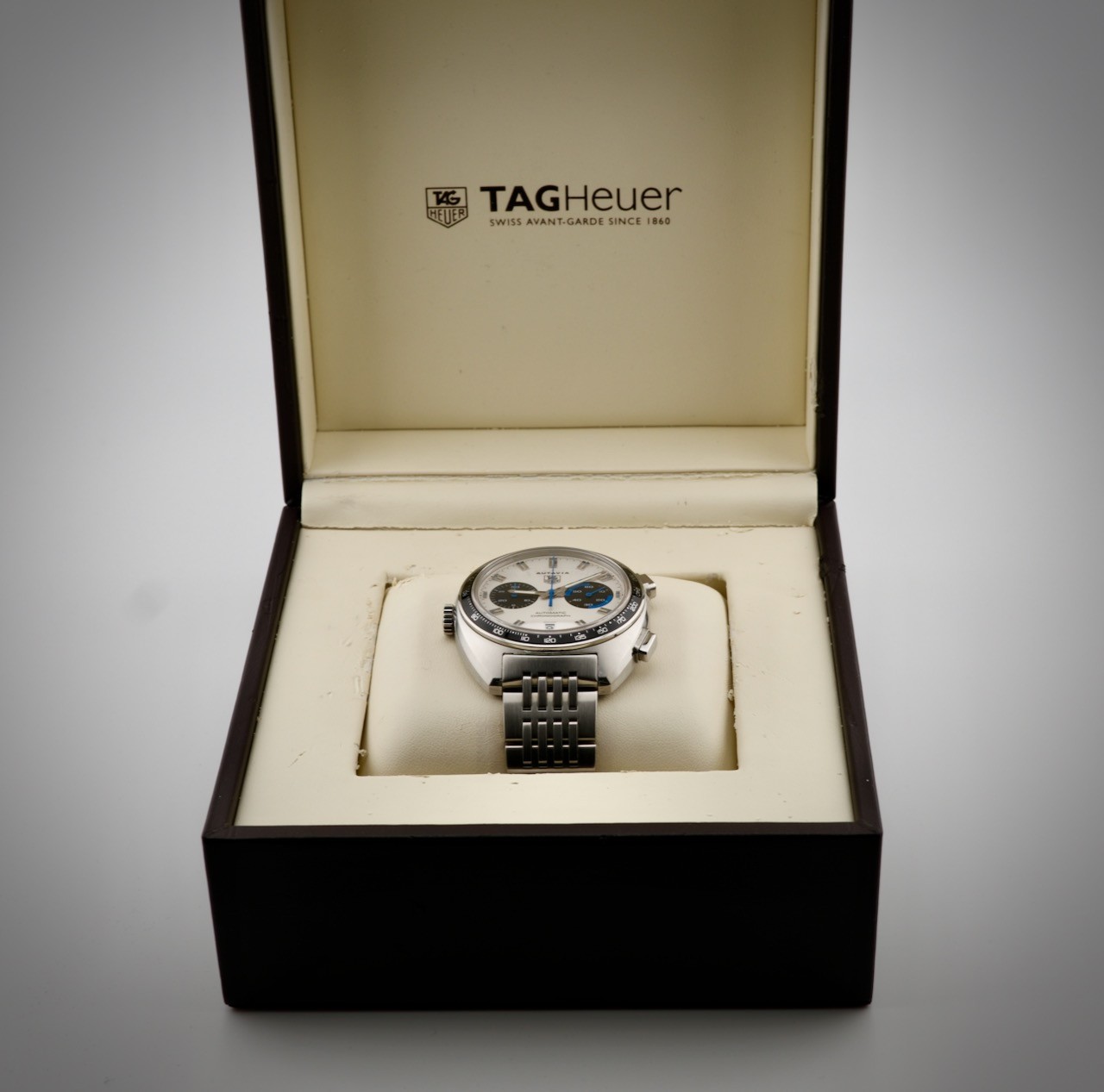 TAG HEUER Autavia chronograph “Jo Siffert” Re-Edition, Box + extra straps