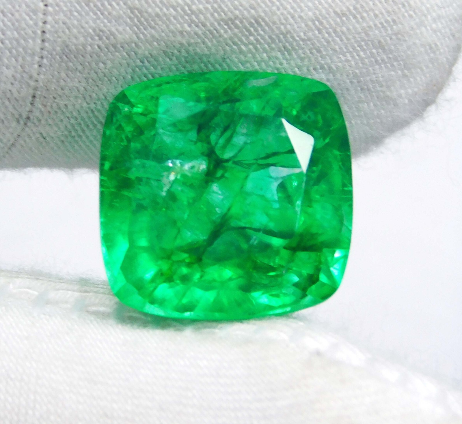 9.20 Ct Untreated Colombian Green Emerald – Natural Certified Loose Gemstone