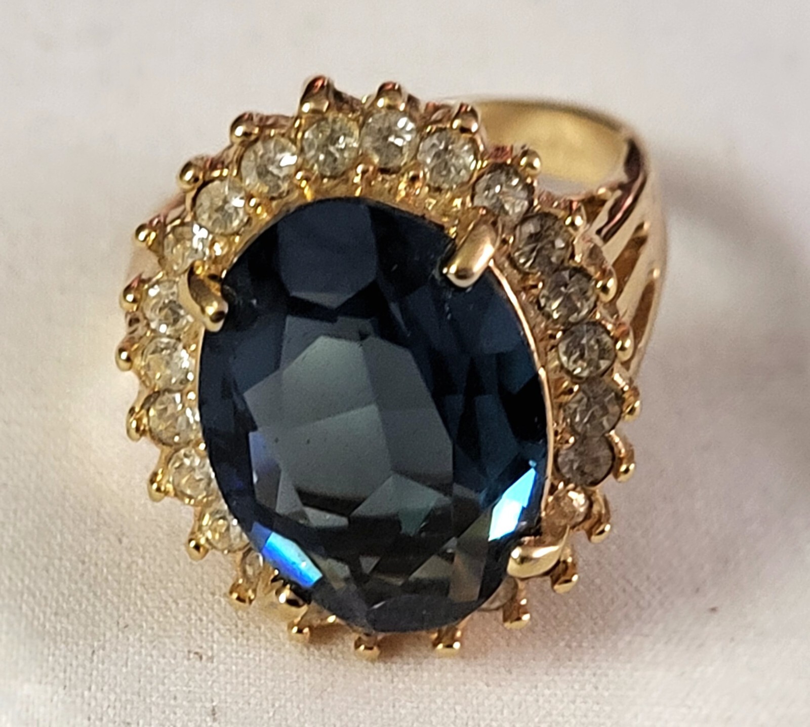 Natural Oval Cut Blue Tourmalin 14K Yellow HGE Woman’s Ring Size 9.5 NOS