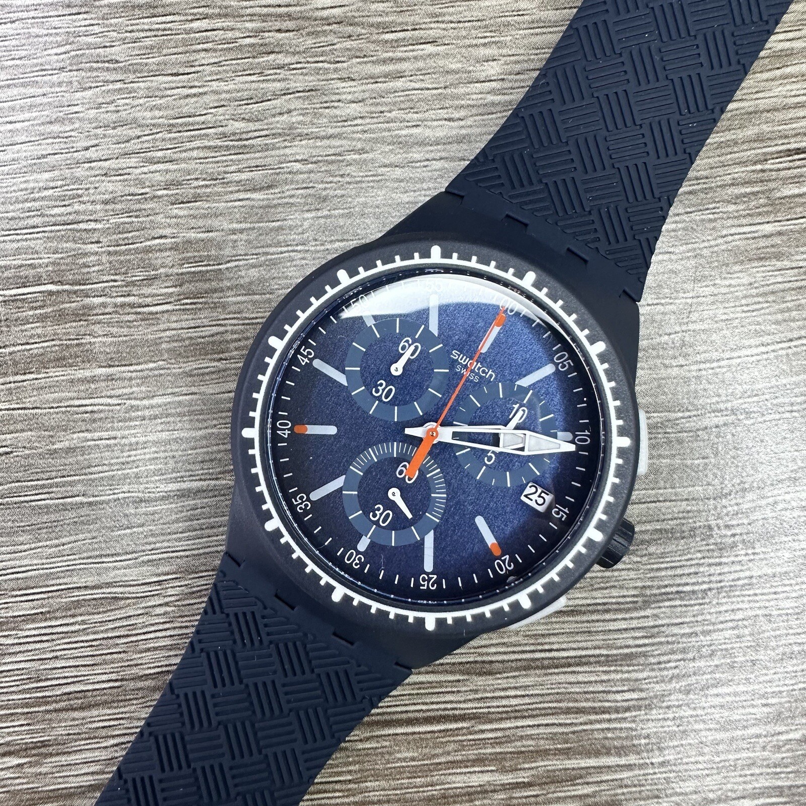 NEW✅ Swatch GARA IN BLU Navy Blue Men’s Chronograph 42mm Silicone Watch MSUSN410