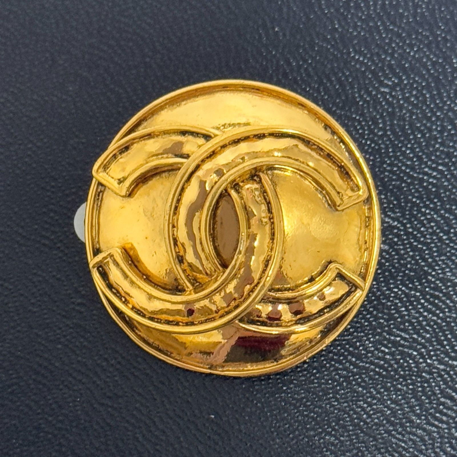 CHANEL 94P CC Logo COCO Mark Round Brooch Gold Accessory Authentic Japan