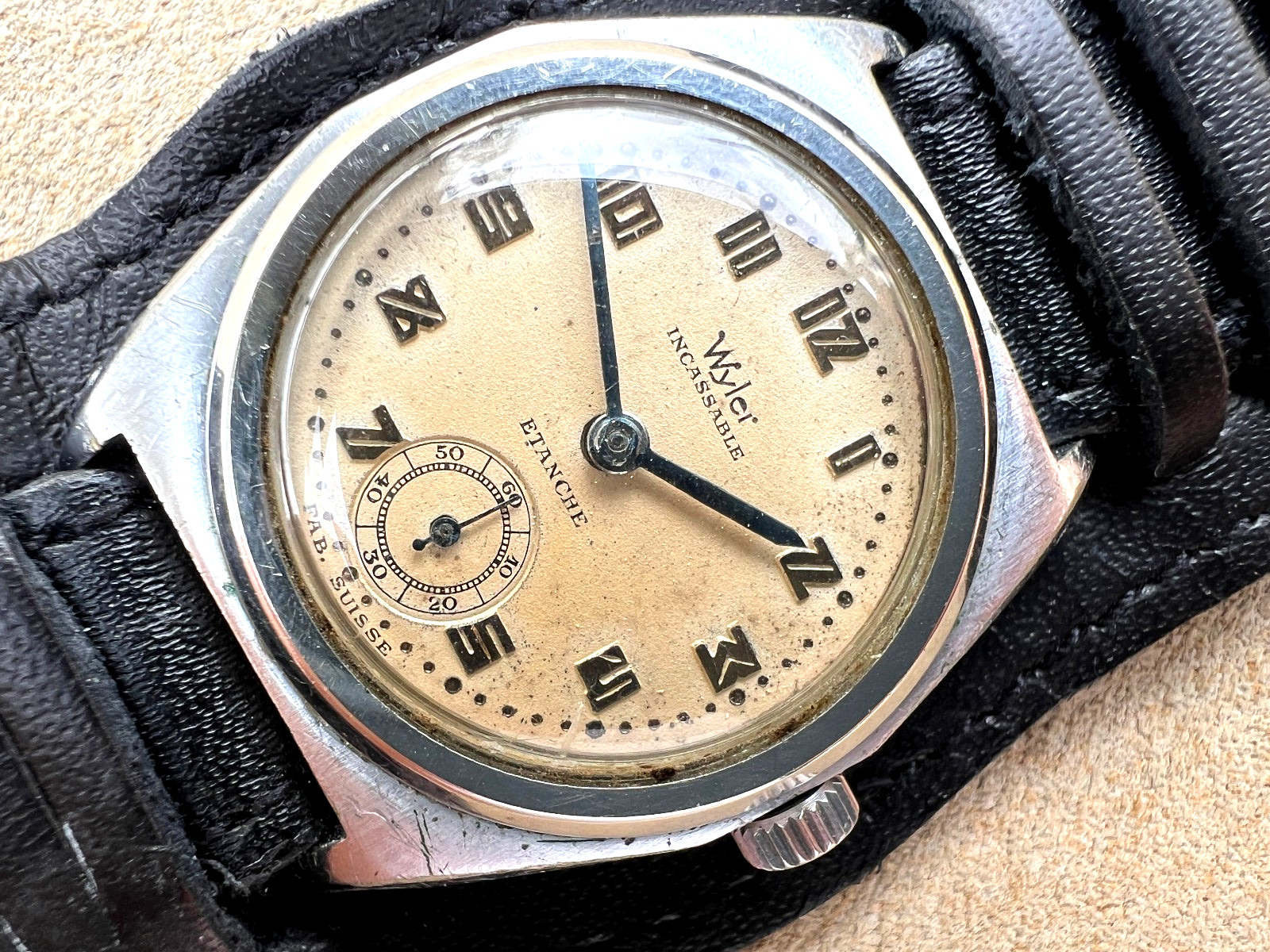 Vintage Wyler rare ww2 Military Etanche watch Deco numbers Tropical dial Works