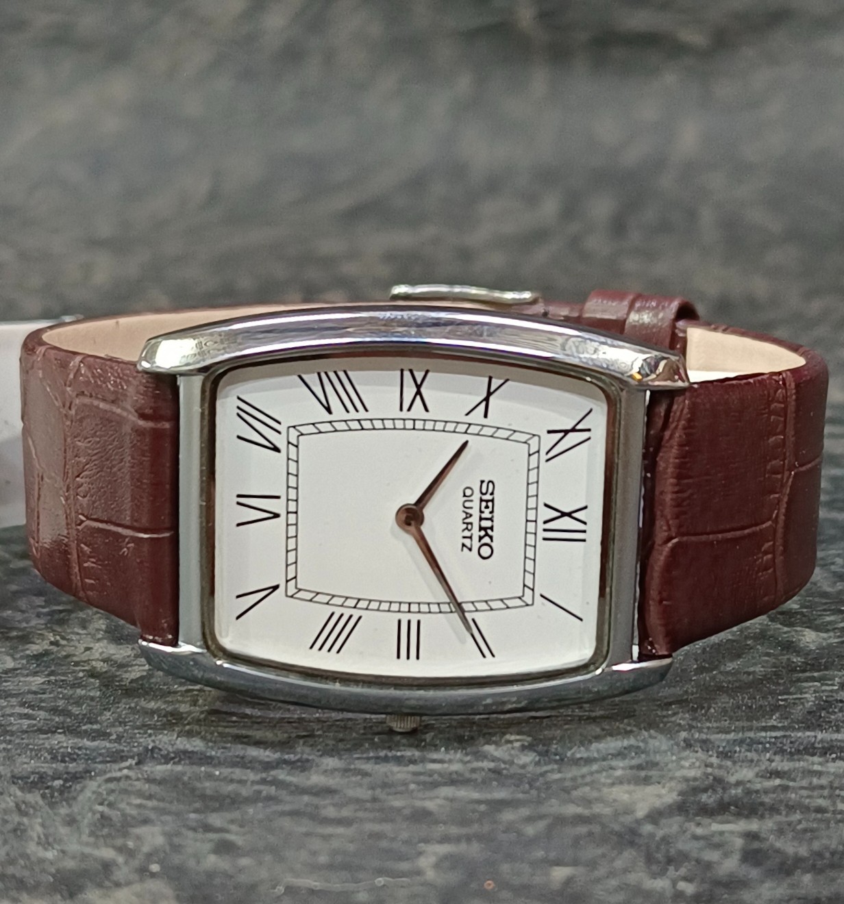 Vintage Seiko Quartz Slim Dress Watch Two Hands Classic Men’s Wristwatch