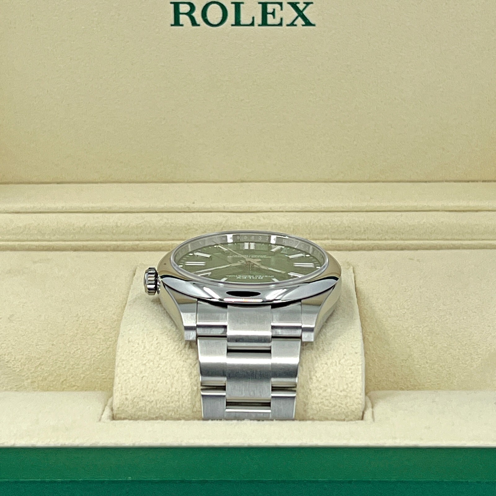 Rolex Oyster Perpetual 41, Green, Ref# 124300-0005, Unworn Complete 2023