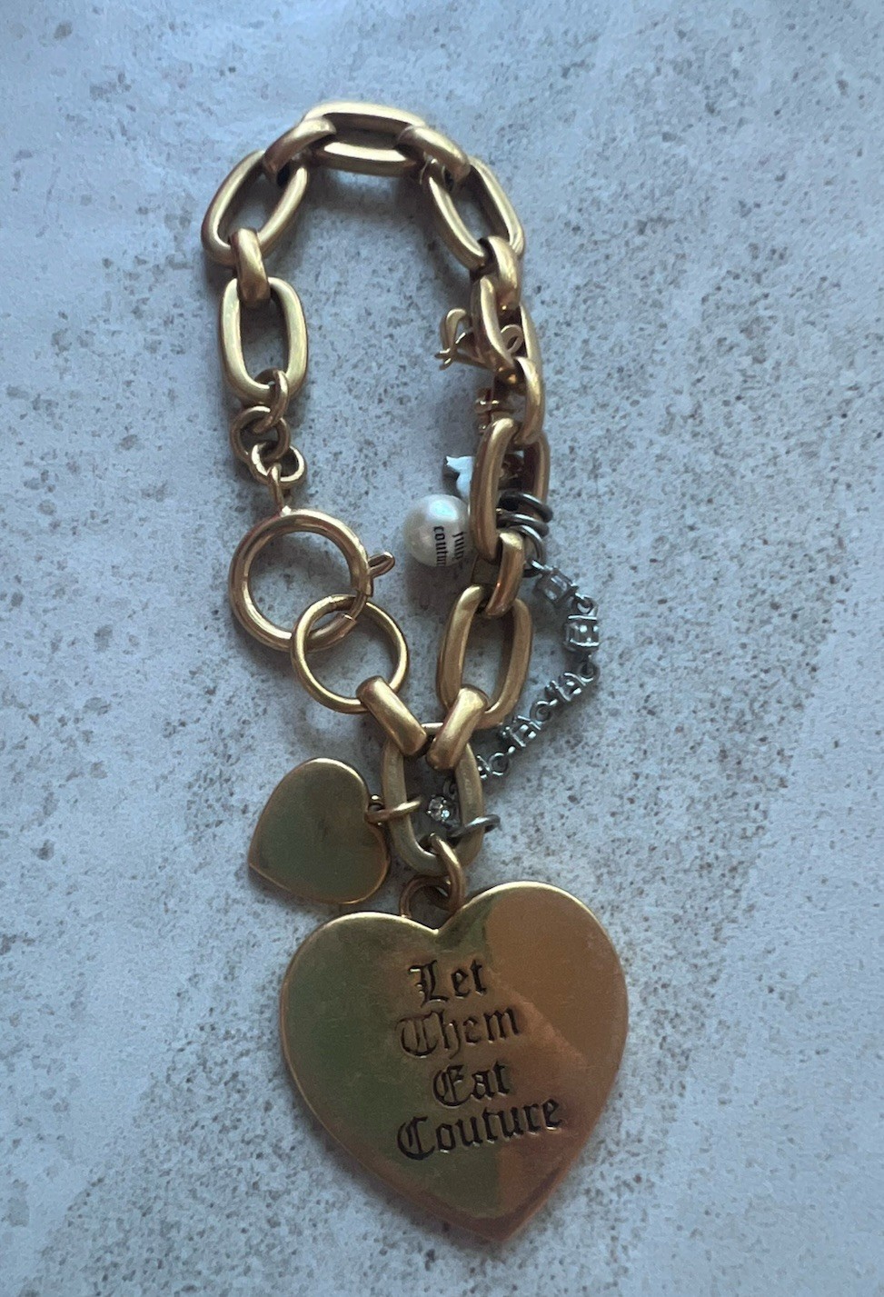 Juicy Couture Let Them Eat Couture Pearl Dangle Charm Bracelet Gold Tone 7.5” C5