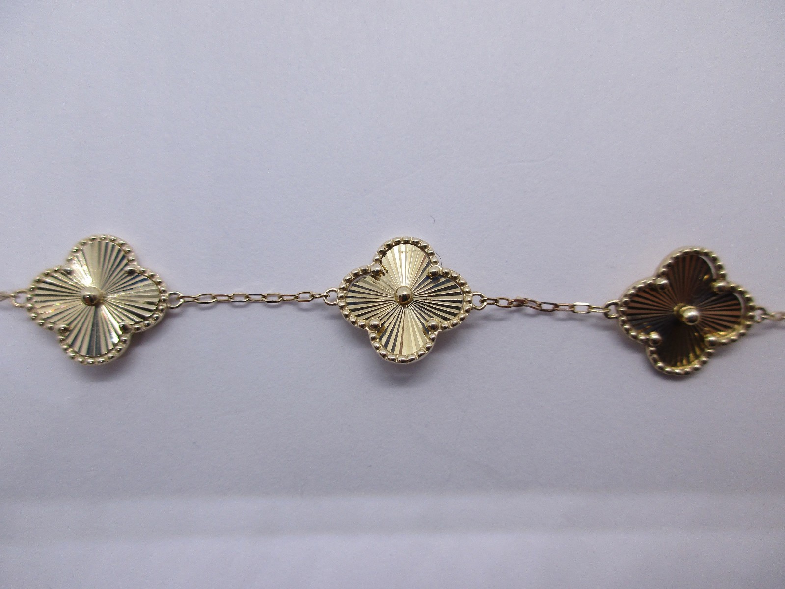 10K Gold Bracelet Could be worn as 7″ to 8″ 4.40 Grams