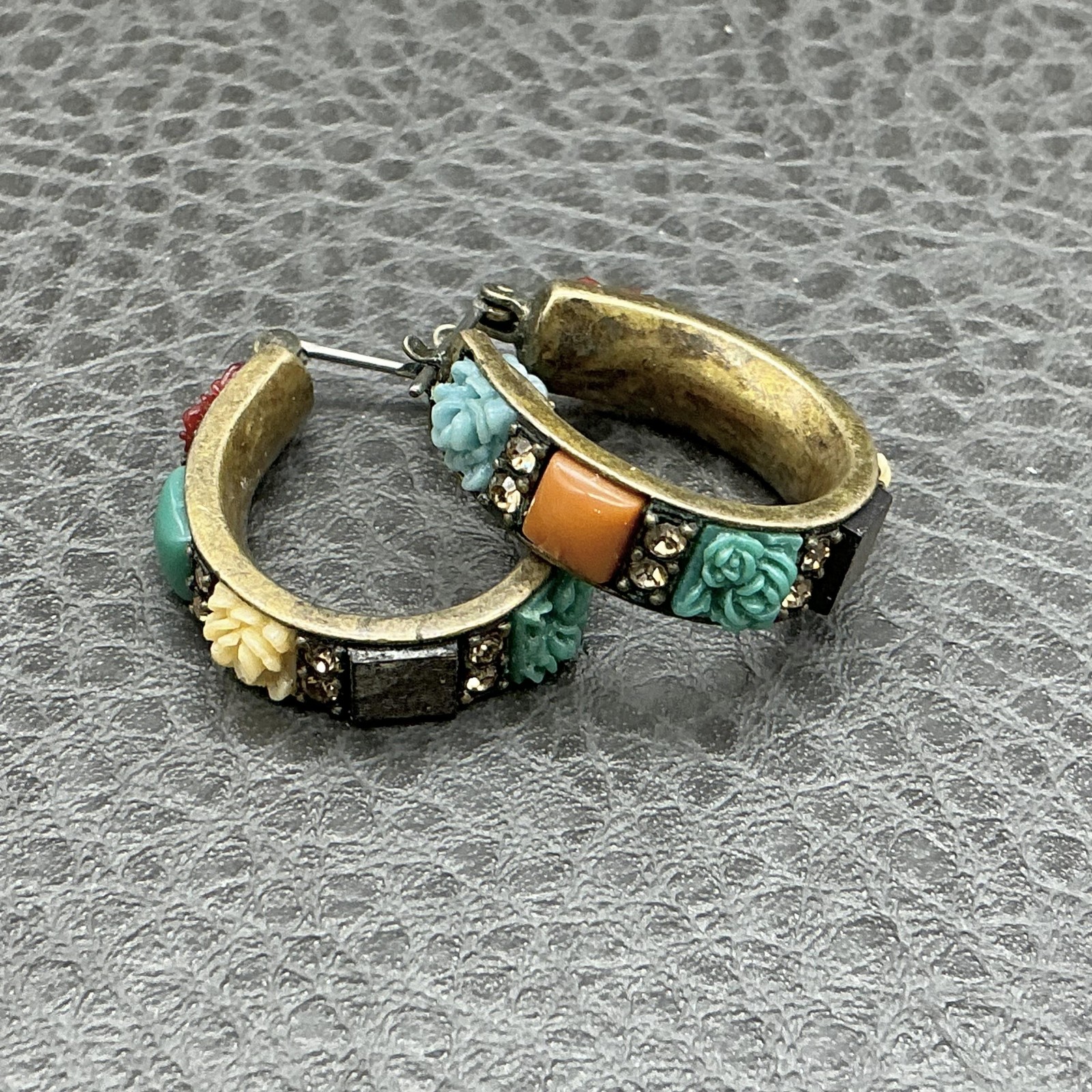 Liz Claiborne Multicolor Floral Carved Resin Rhinestone Hoop Earrings Brass Tone