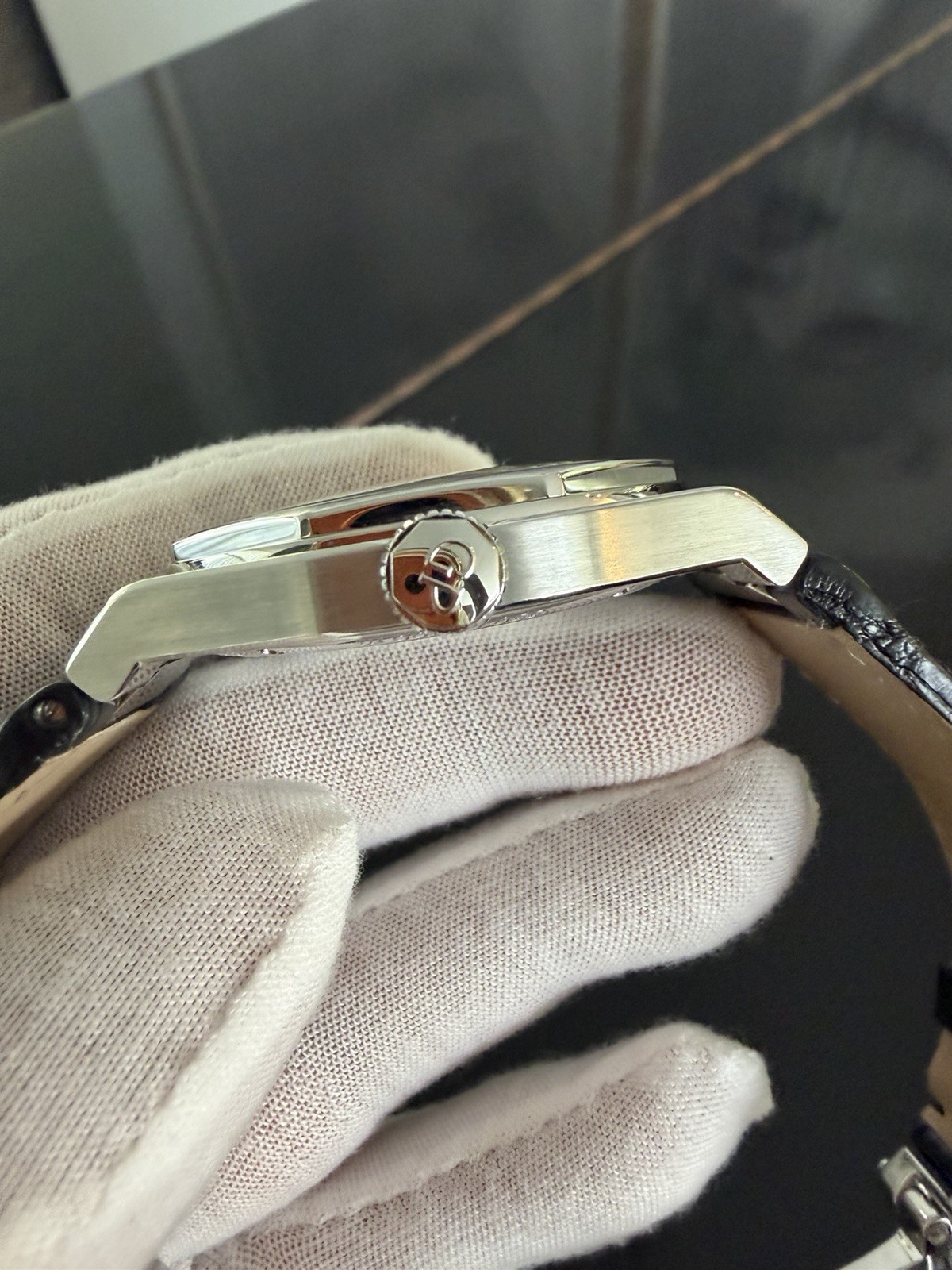 Rarely Clean Girard-Perregaux Laureato 42mm Blue Dial Leather Strap
