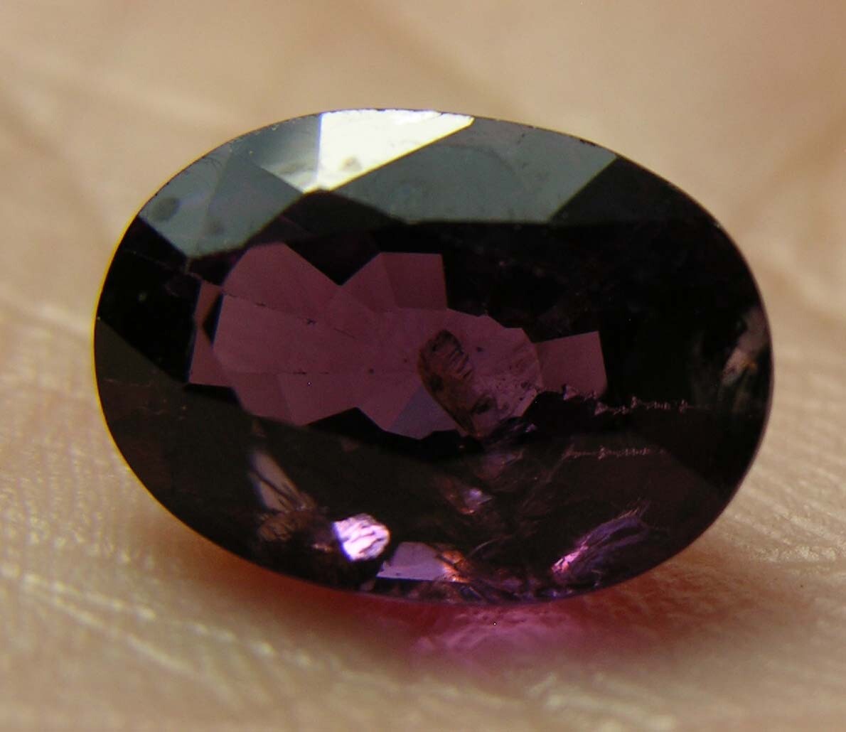 #84 4.10ct Vietnam oval 100% Natural Spinel Gemstone .80g 11.00 X 8.00 X 6.00mm