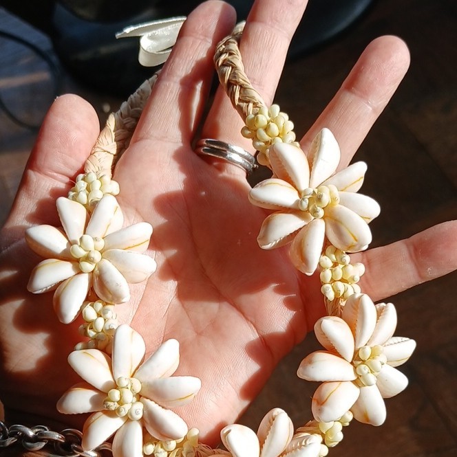 Handcrafted Natural Ivory Shell Flower Statement Ribbon Necklace Tie Closure