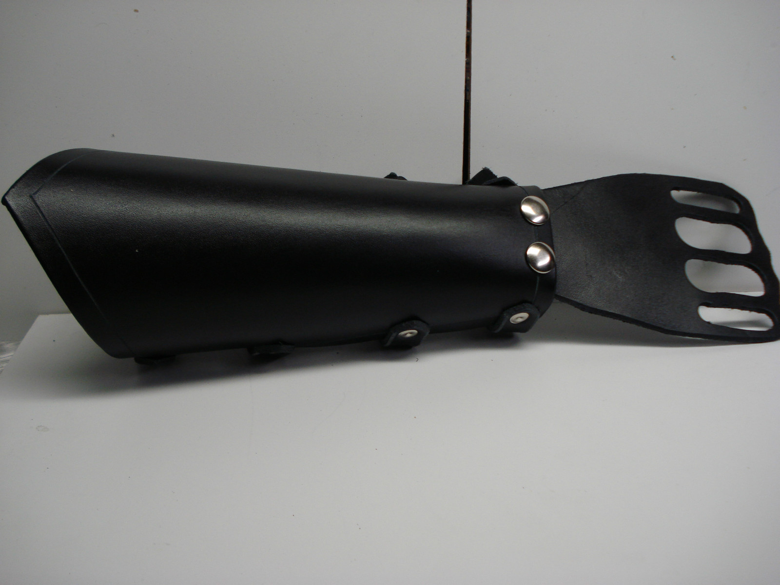 UNISEX PAIN LEATHER GAUNTLETS AND FIST. THRASH METAL…(MDLUG0272)….OVERDOSE’S
