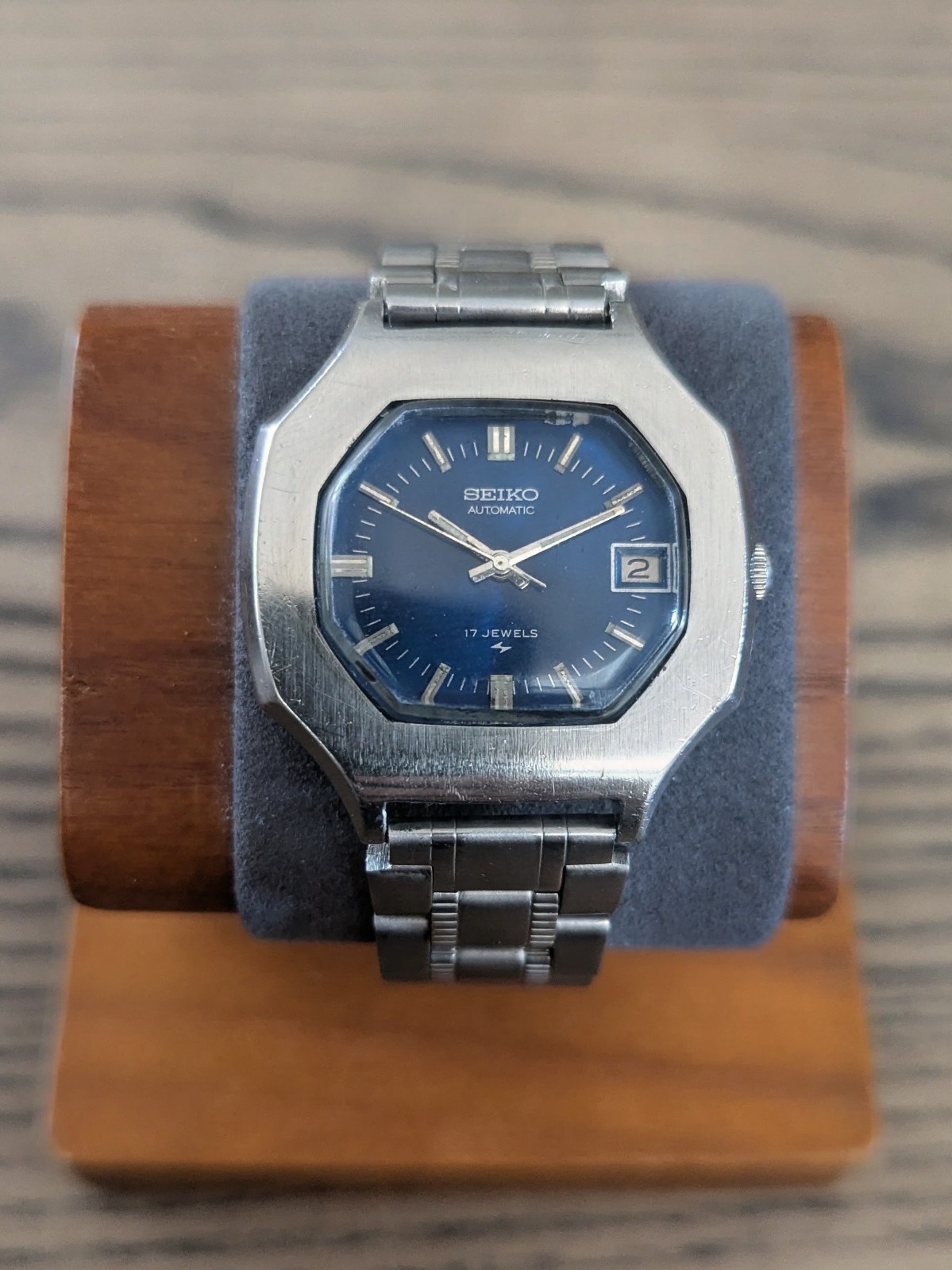 Vintage Seiko Automatic 7005-8020 in working condition.