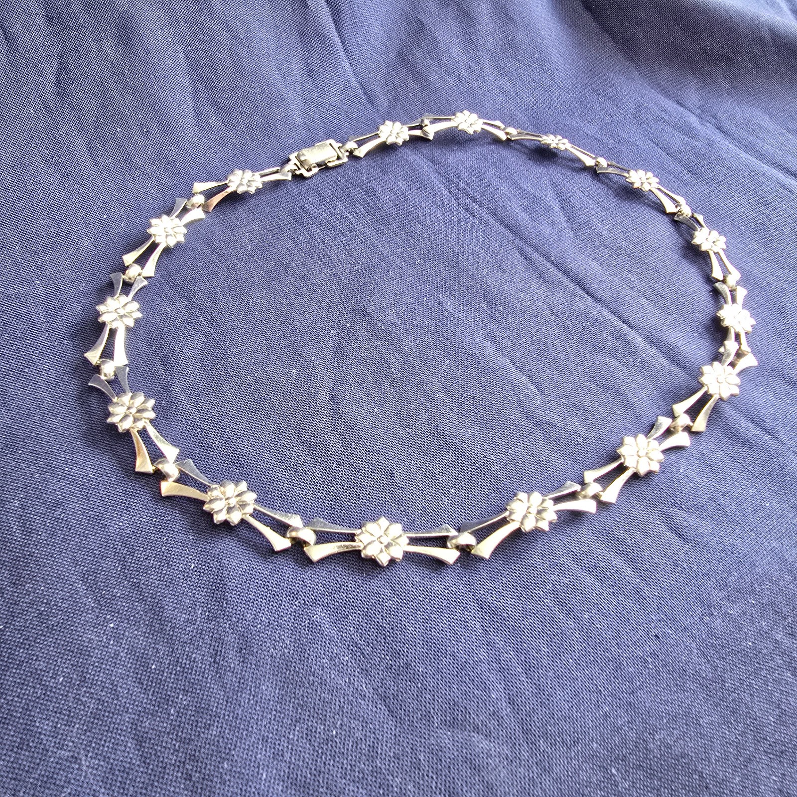 Sterling Silver Floral Necklace 14.53g Fine Jewelry 15″ Chain Flower Choker