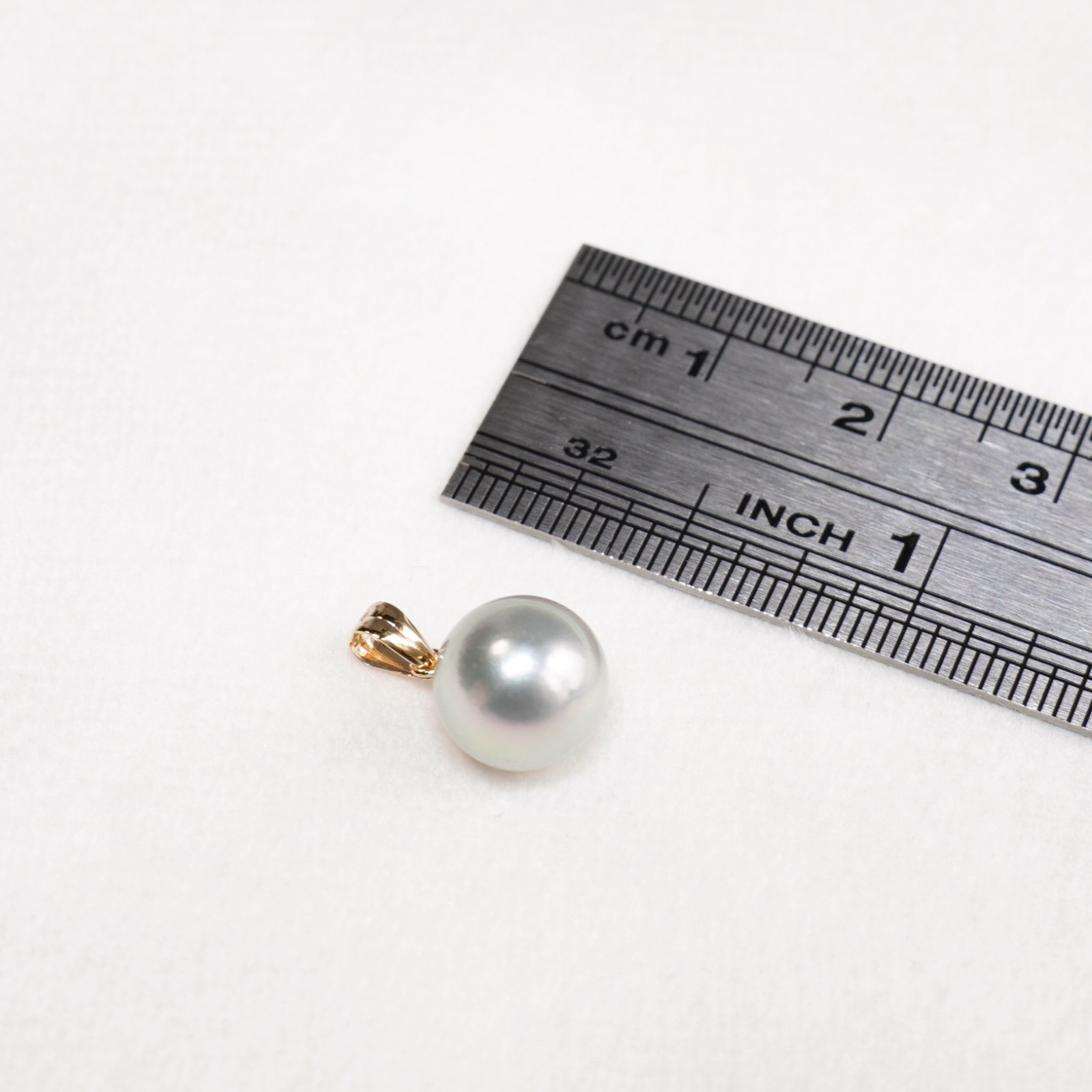 High Luster 8.7mm Round Silver-Rose Japanese Akoya Pearl Pendant 18K Yellow Gold