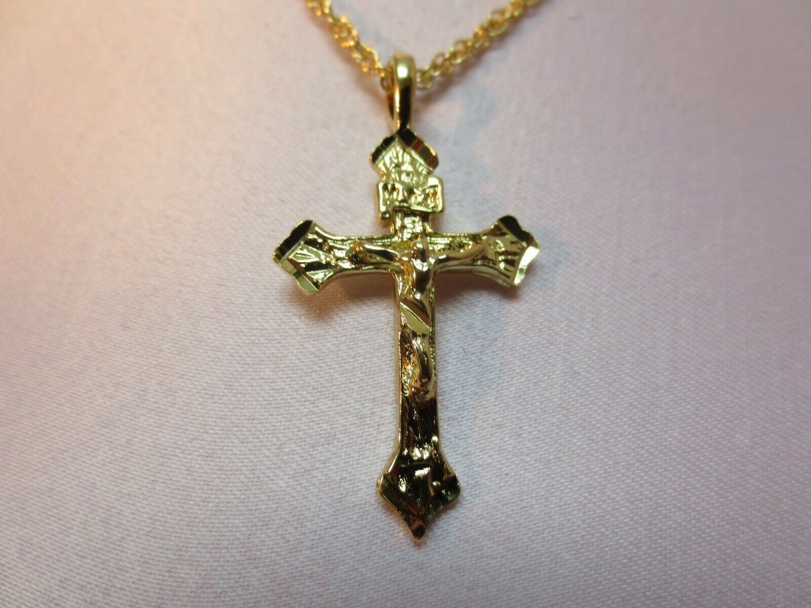 14 KT GOLD PLATED ABOUT 1 1/2 INCH CRUCIFIX CROSS W/ 16″ ROPE CHAIN-2623