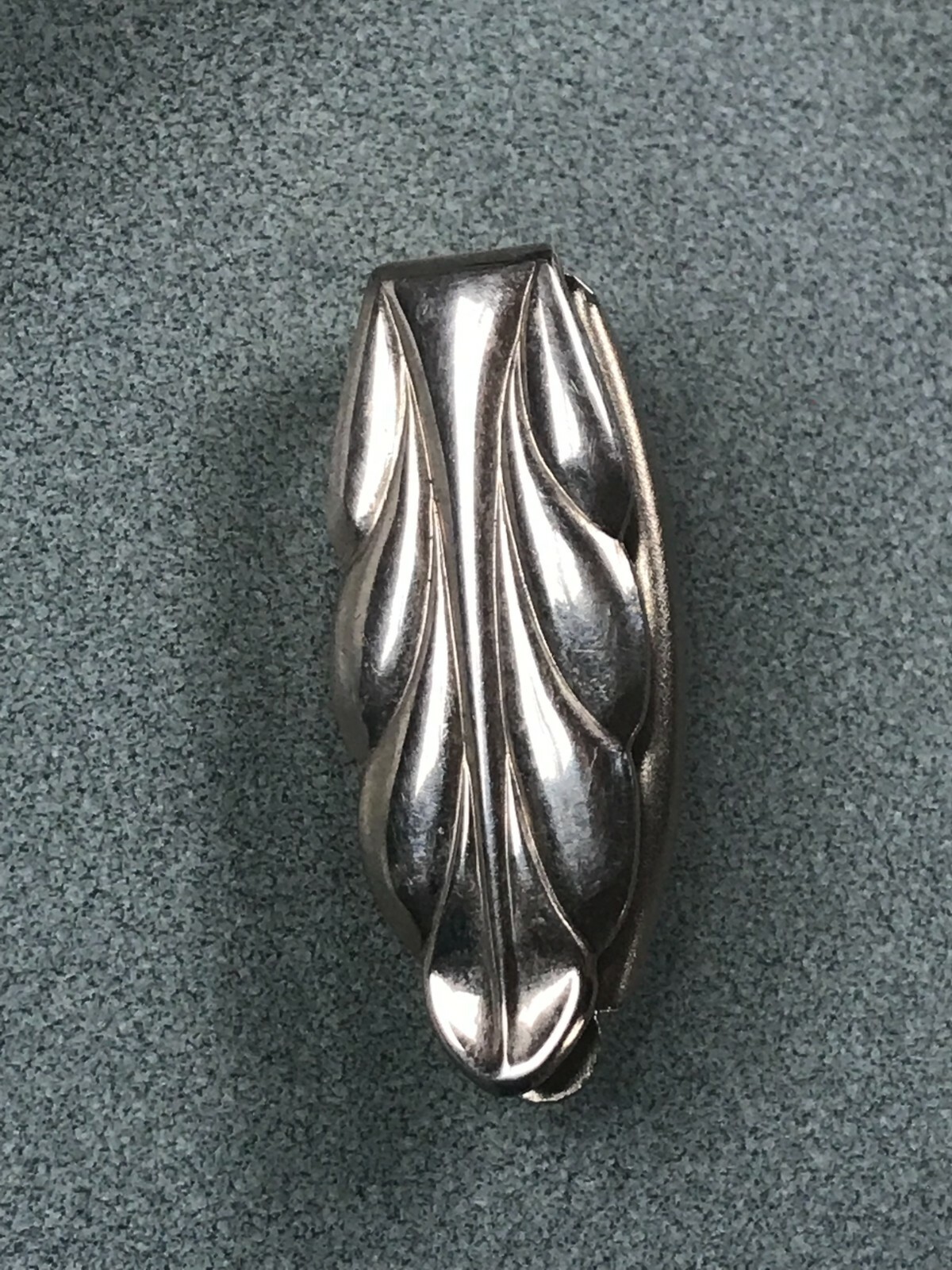 Vintage Light Goldtone Etched Leaf Clip Pin Brooch – 1.5 x 0.5 inches – GOOD to