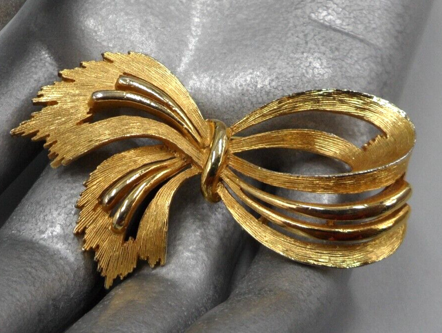 One Loop Bow Brooch Vintage JJ Signed Jonette Brushed Gold Tone 2.25″ Mint