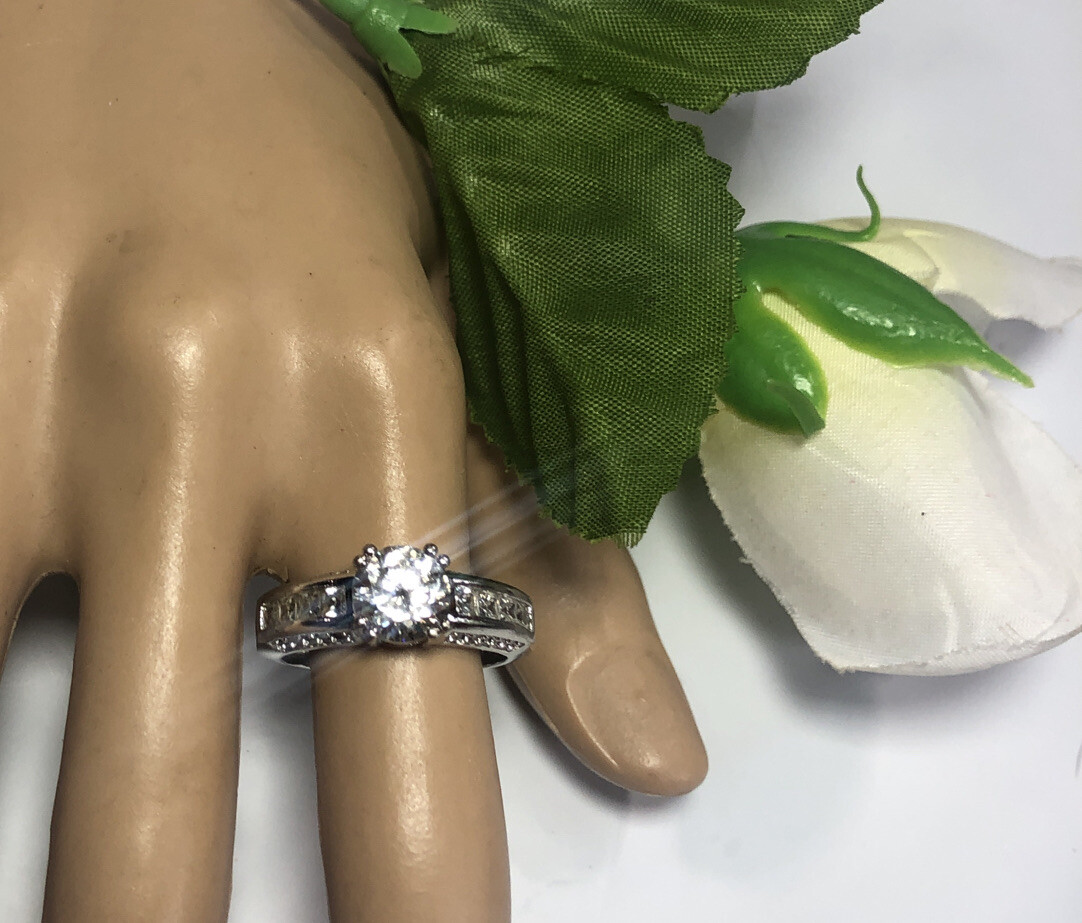 Ring Silver Tone White Colorless Glass Crystal Rhinestone Engagement Bridal Sz 9