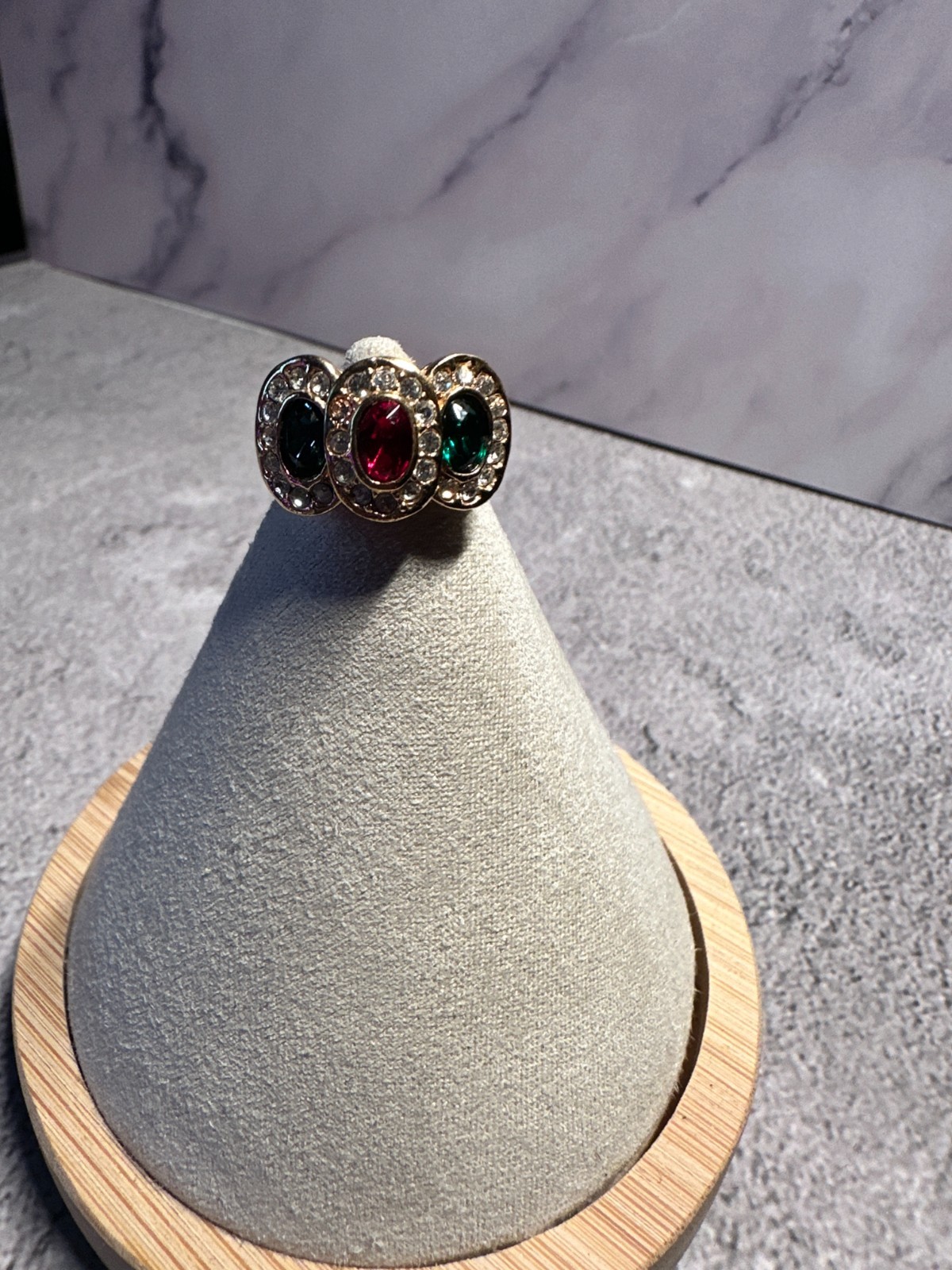 VINTAGE 3 STONE BLUE, RED AND GREEN RING – Size 6