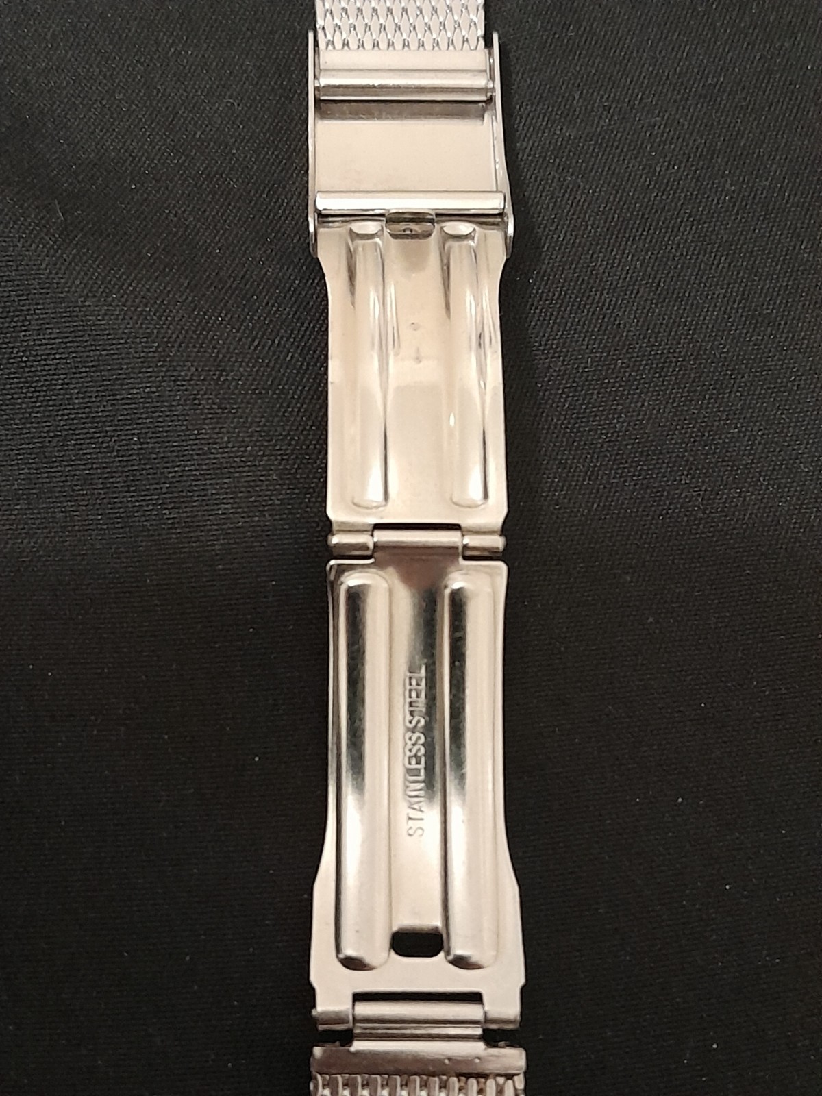 Bulova Stainless Steel mesh bracelet 15.5cm L x 18mm lugs very nice condition