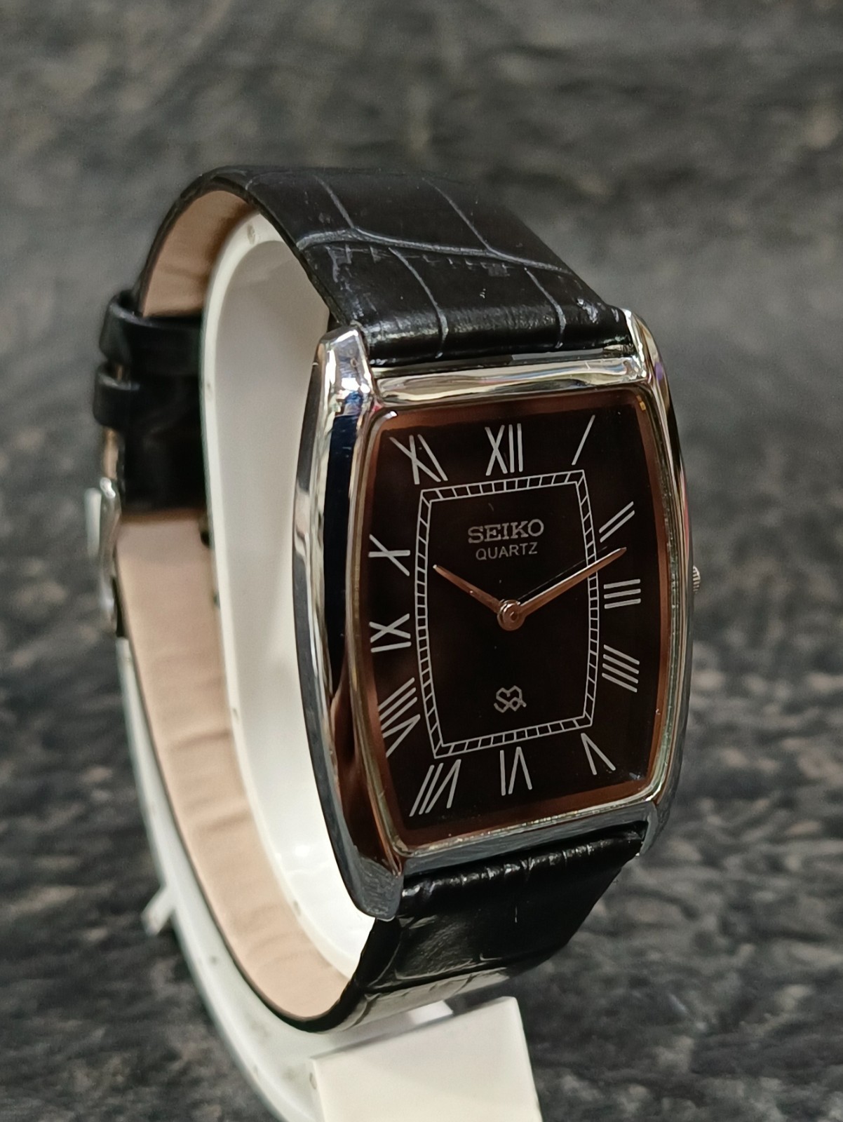 Seiko Quartz Tank Style Slim Watch Two Hands Classic Roman Dial Dress Wristwatch
