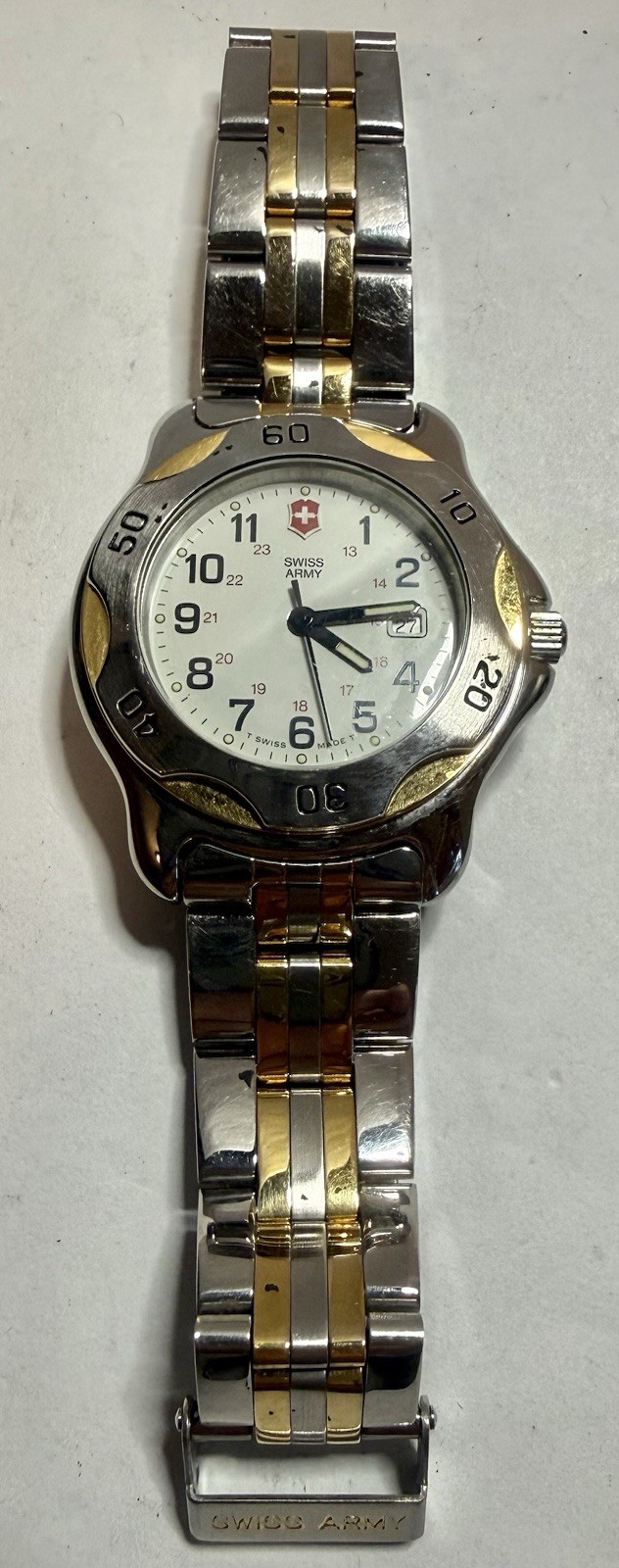 VINTAGE QUARTZ WOMENS AUTHENTIC SWISS ARMY DATE WRISTWATCH FRESH BATTERY
