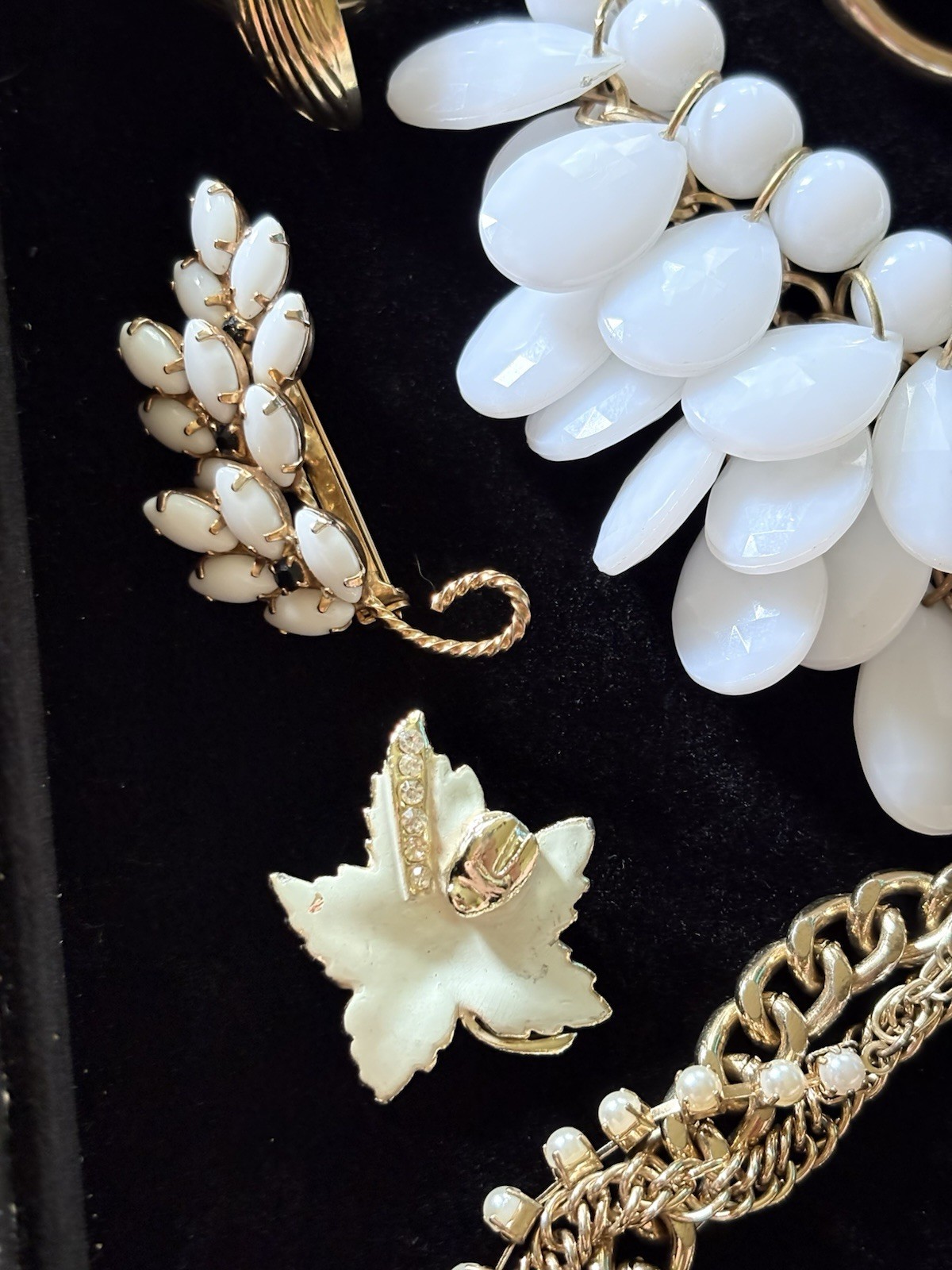 VTG Mix Estate Jewelry Lot 16pc White & Gold Tones Rhinestones All Wearable
