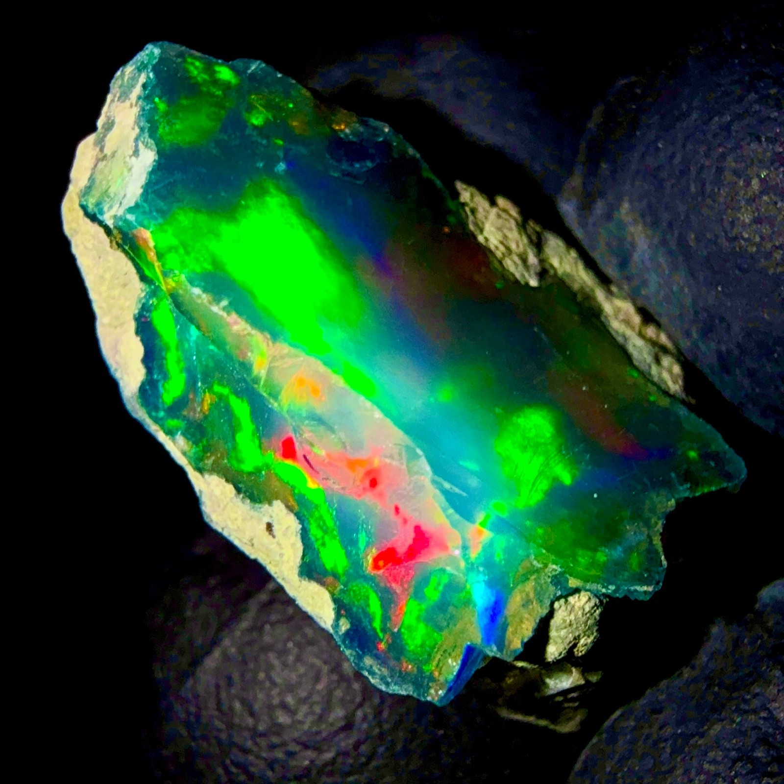 Opal, Natural Fire Ethiopian opal rough, Black Dry opal gemstone 13 Ct 21×18 mm