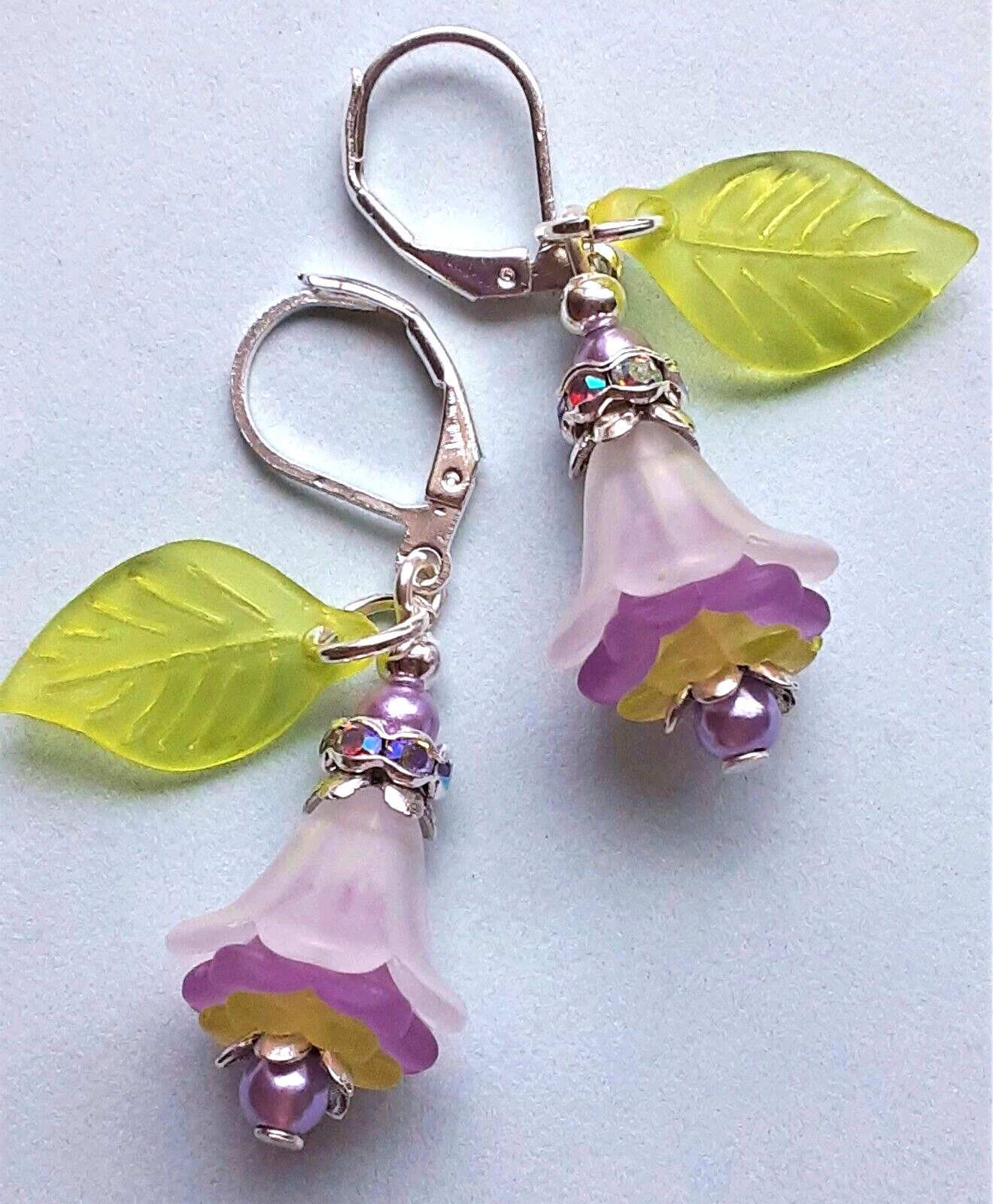 WHITE LAVENDER acrylic FLOWER AB CRYSTAL GLASS PEARL earring SP LEVER BACK XX