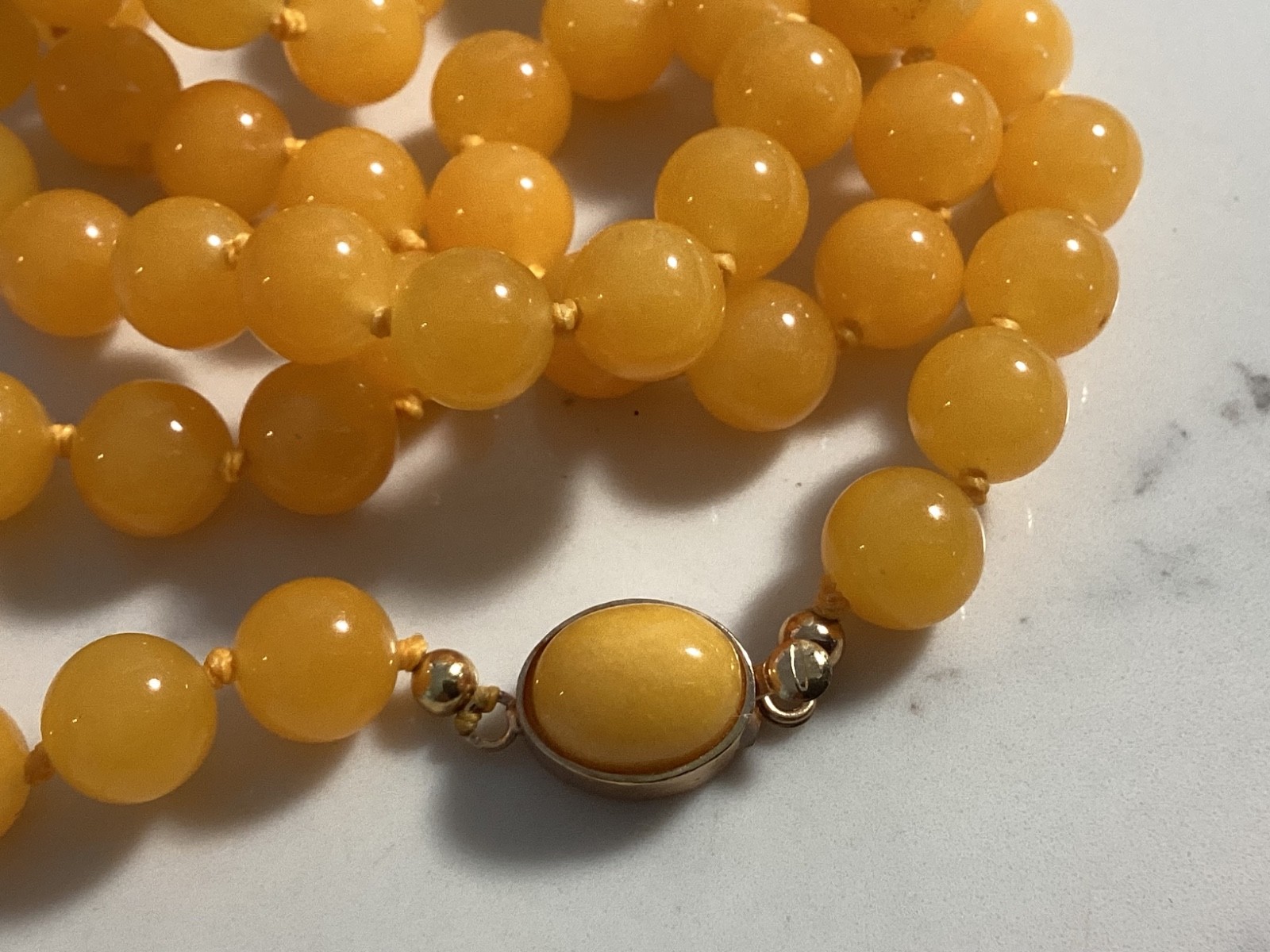 VINTAGE INCREDABLE HAND KNOTTED AMBER GLASS BEAD NECKLACE MUST SEE NO RESERVE