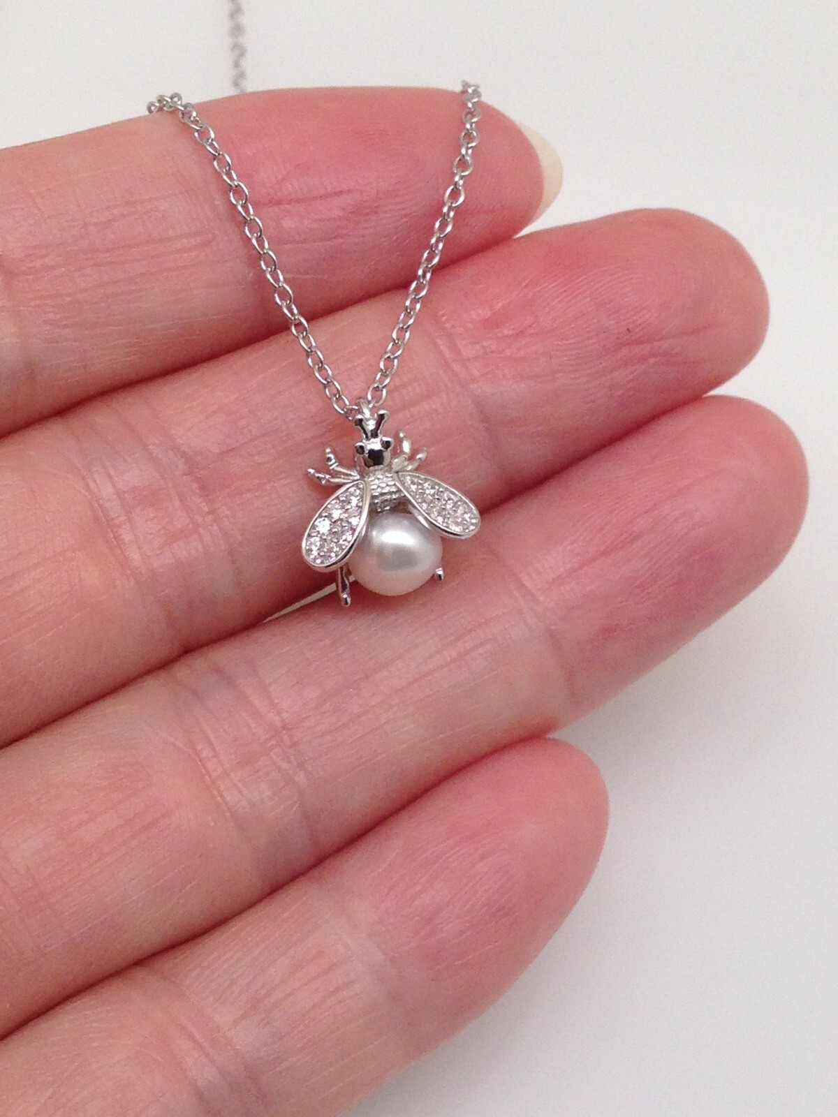 925 Sterling Silver Cz Pearl Bumble Bee Pendant Necklace 11mm(0.43″) 17.75″