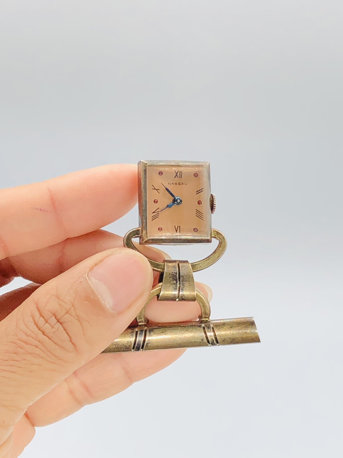 Vtg NASSAU 1OK Gold Plated Brooch Pin WATCH Wind Up 17 Jewels Swiss RUNNING