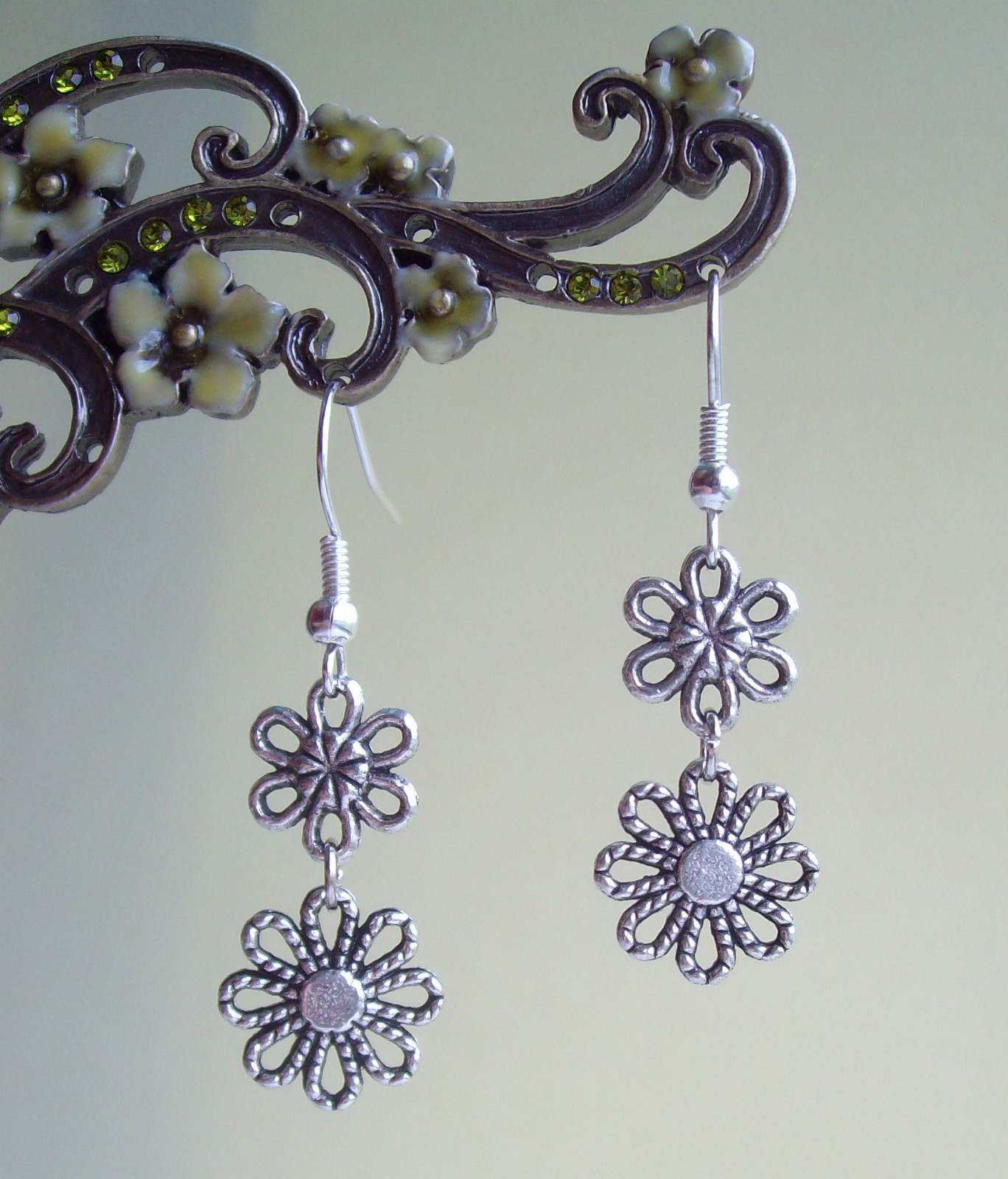 Pretty Filigree Daisy Flowers Dangly Earrings