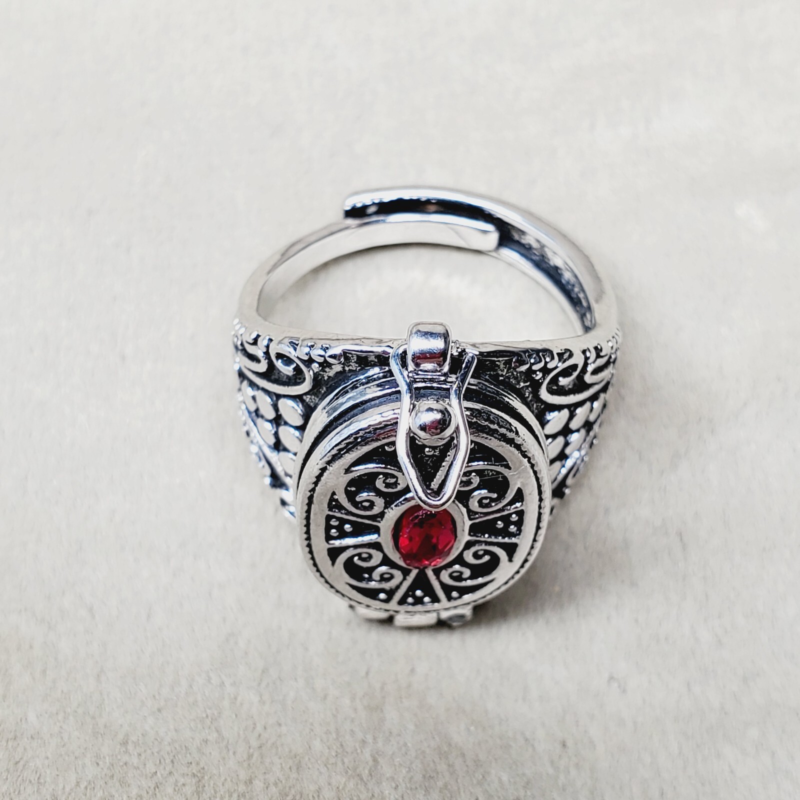 Secret stash Ring Stainless Steel hidden Pill box Poison ring. Adjustable USA